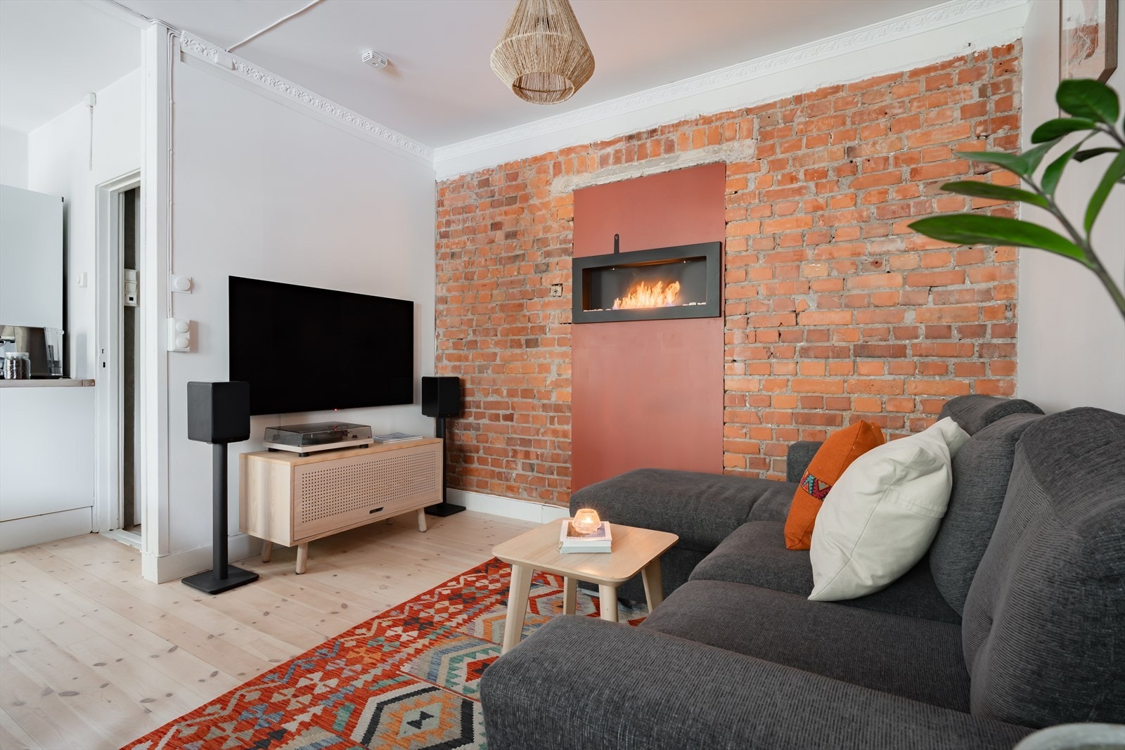 Leiligheten har en god takhøyde på 2,57 meter! Galleribilde