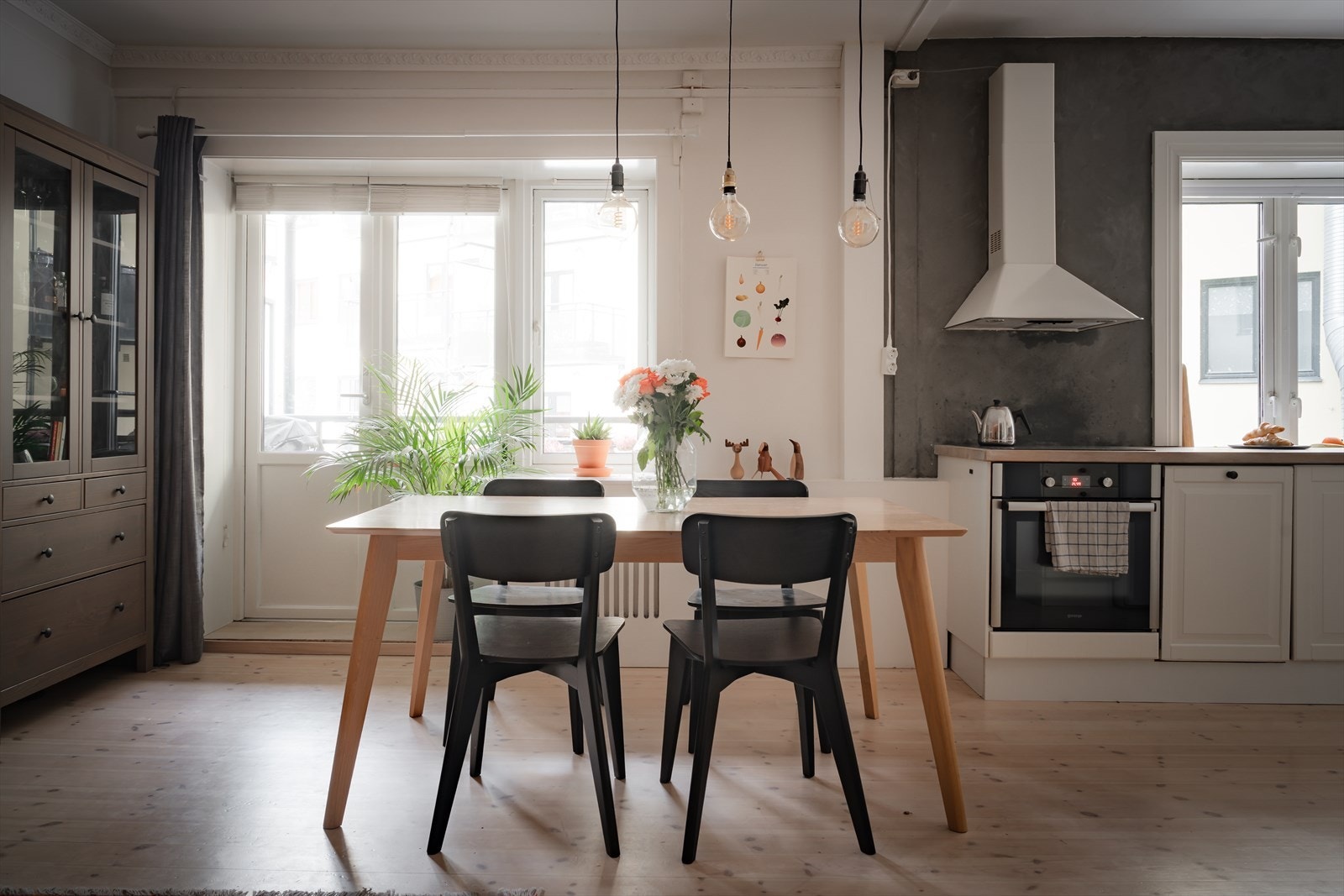 Fra spisestuen er det utgang til en herlig balkong på 6 m². Galleribilde