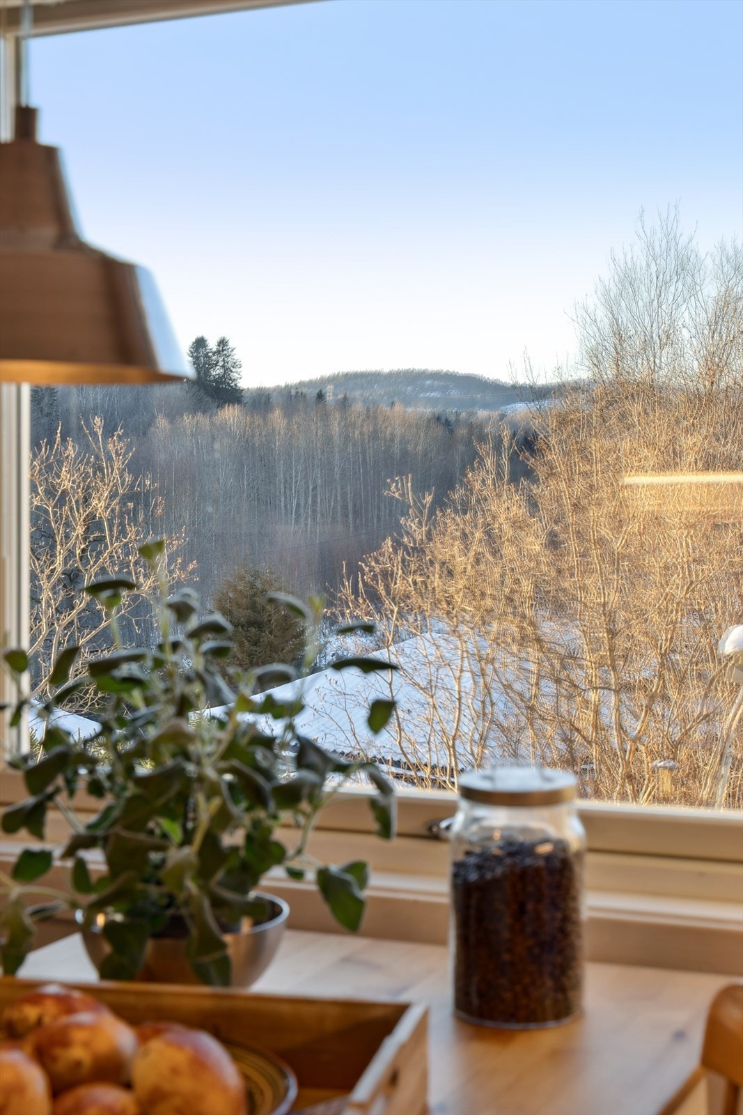 Meget koselig utsikt fra kjøkkenet - et herlig blikkfang i hverdagen. Galleribilde