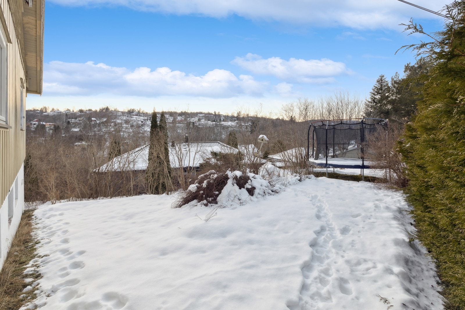 Skjermet eiendomstomt på 1 172,3 m². Galleribilde