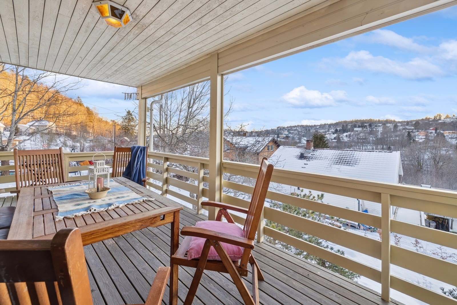 Her man ettermiddags-og kveldssolen nytes. Galleribilde