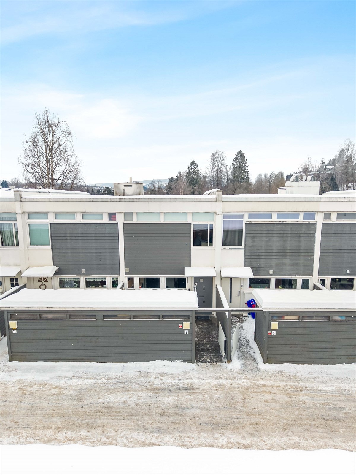 Haugenlia 9 ligger i et populært område med kort avstand til både butikk og kollektivtransport. Galleribilde