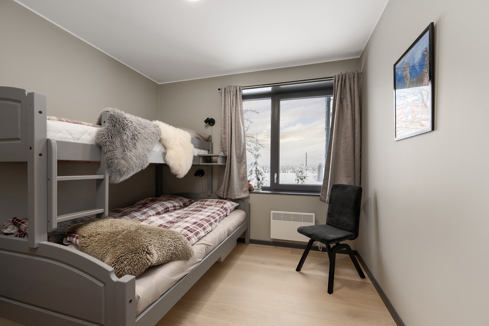 De øvrige soverommene er ideelle som barnerom, gjesterom eller kontor. Galleribilde