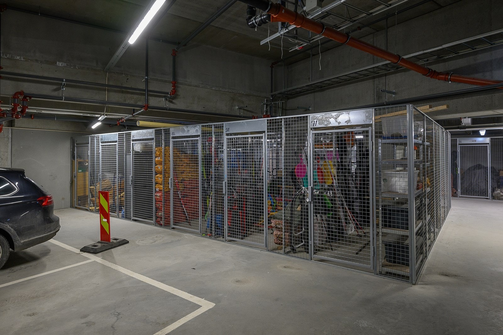 I garasjen disponerer leiligheten en romslig bod for ekstra oppbevaring. Galleribilde