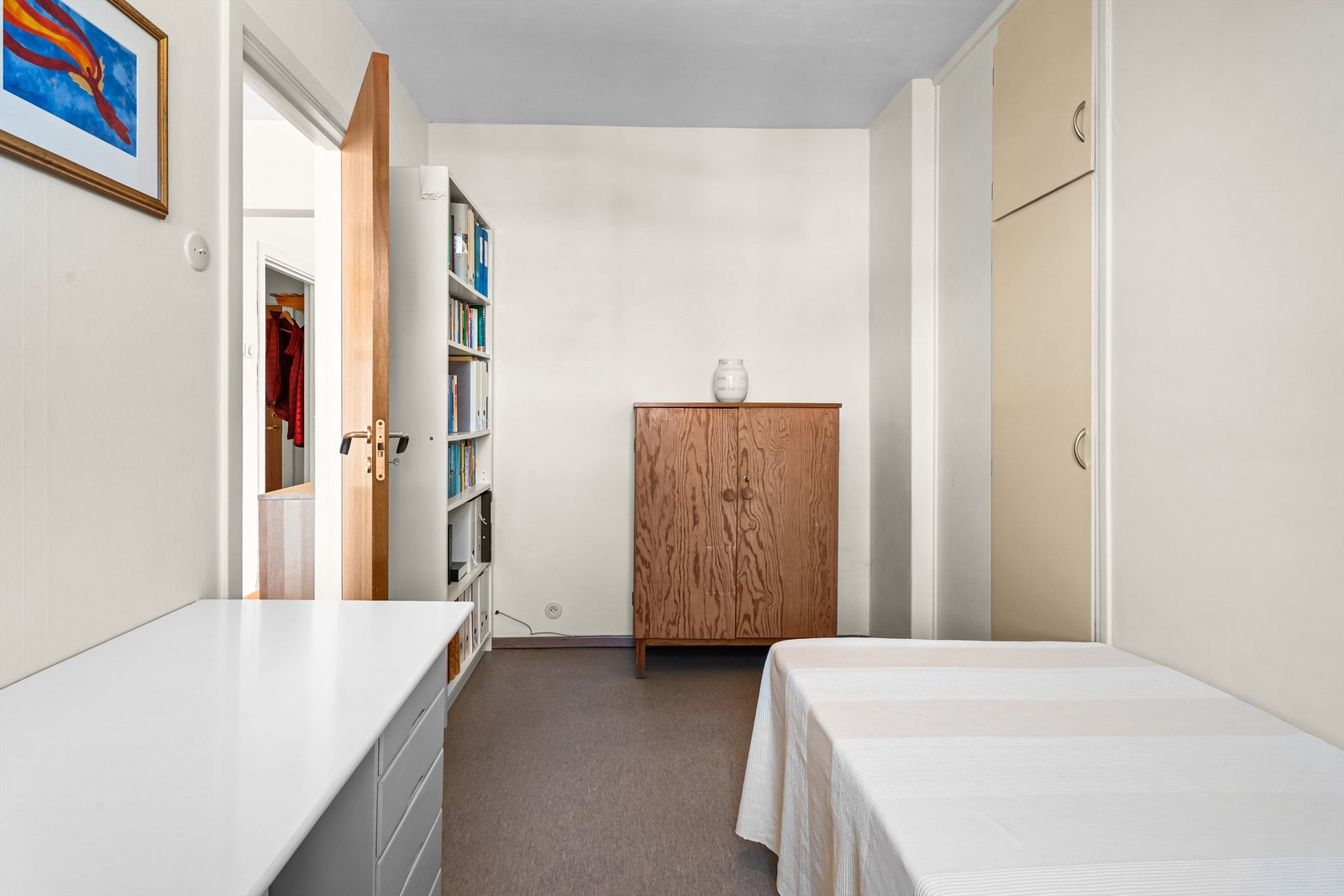 Her er det god plass til seng, pult eller annet ønskelig møblement. Galleribilde