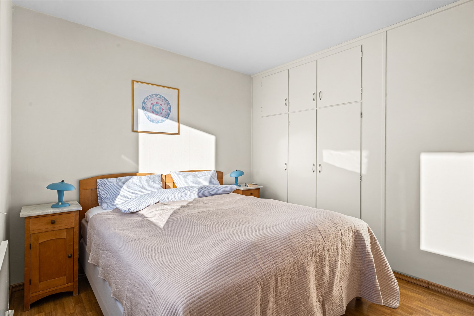 God oppbevaringsplass i integrert skapløsning. Galleribilde