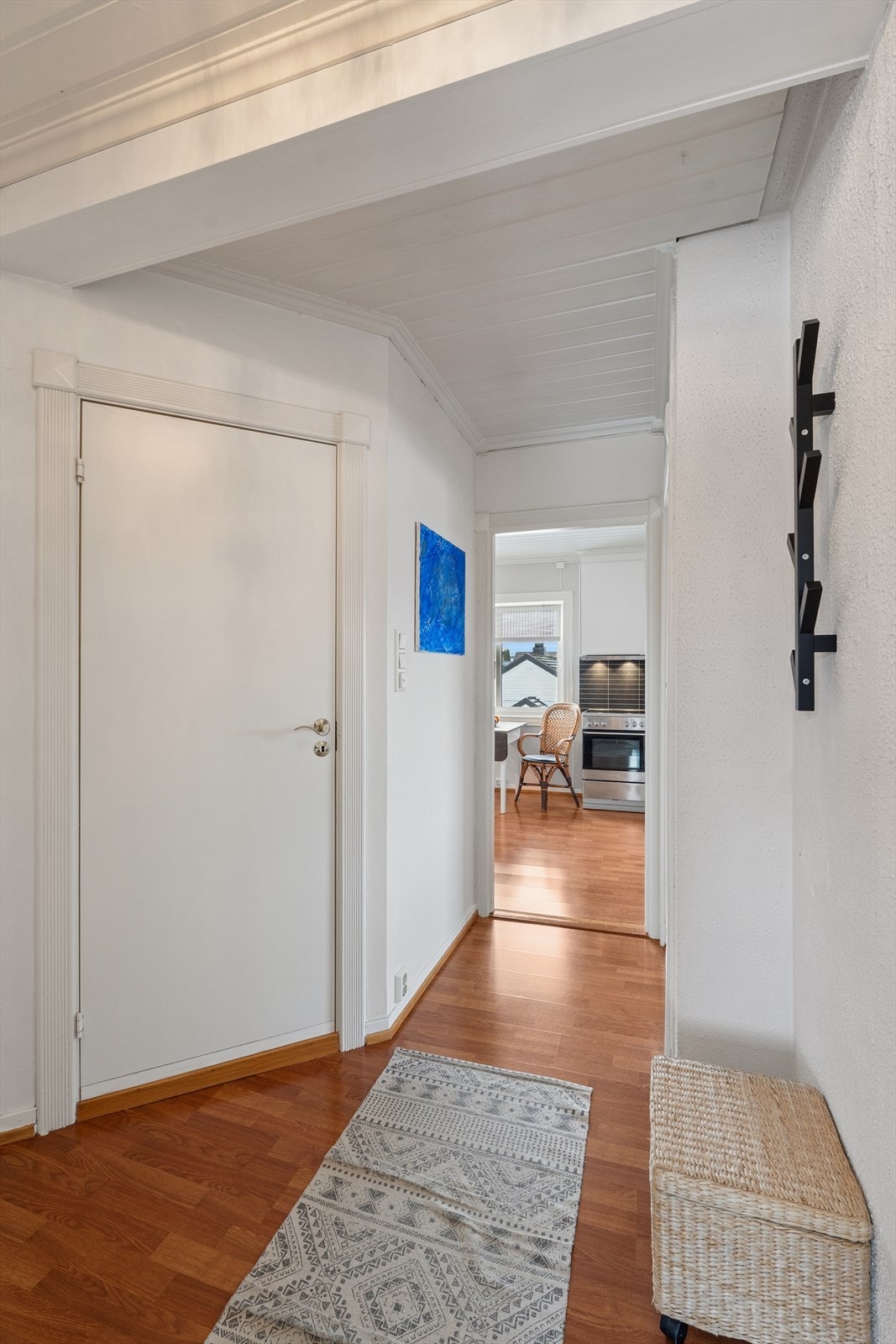 Fra entreen har du tilgang til alle rom i leiligheten. Galleribilde