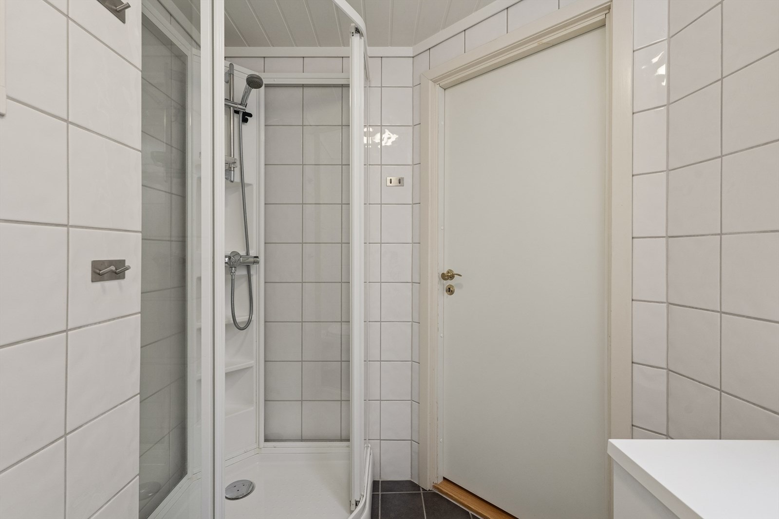 Helfliset bad fra 2008 (utført i regi av borettslag med dokumentasjon). Galleribilde