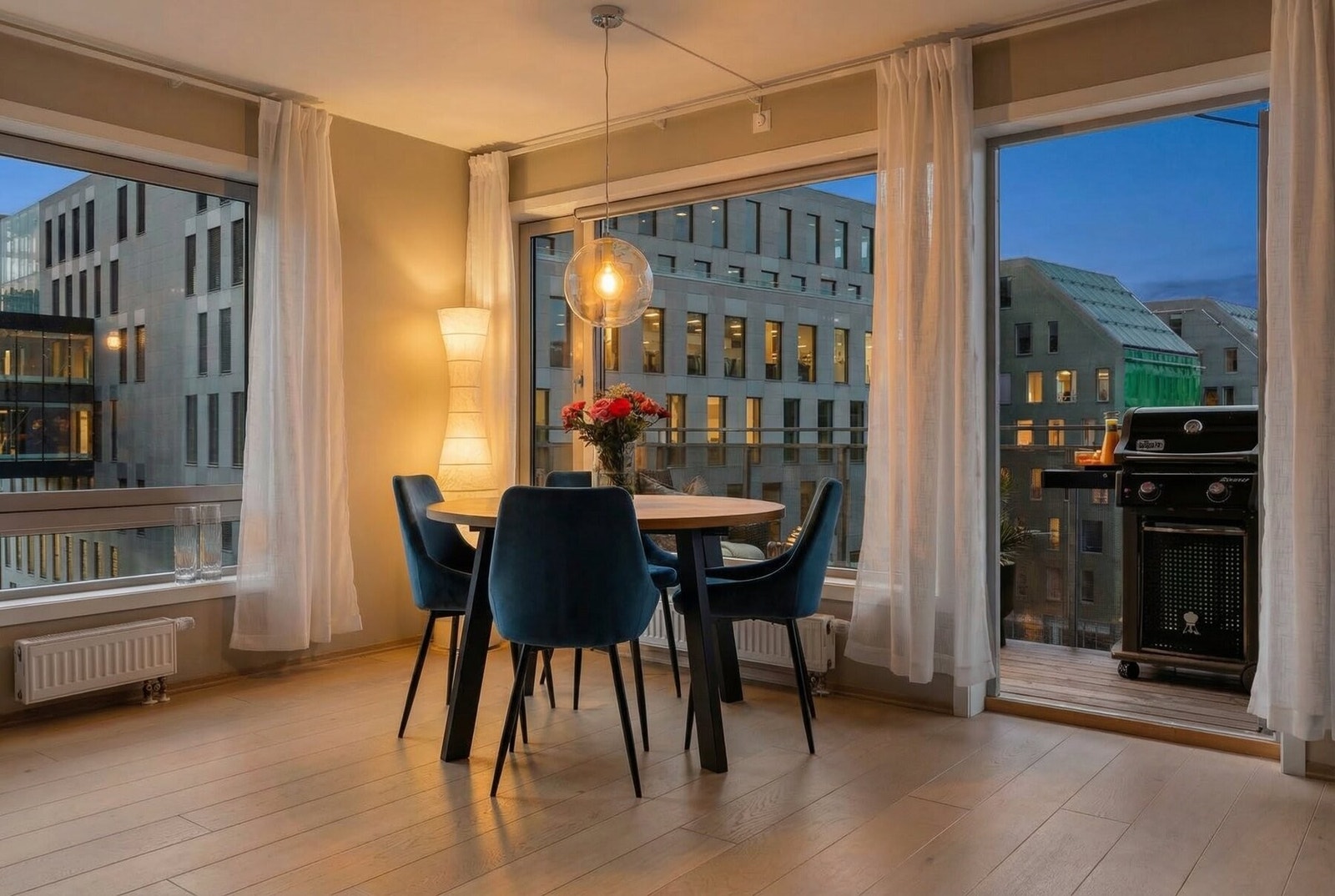 Oppvarming, varmtvann, tv og internett er inkludert i felleskostnader. Galleribilde