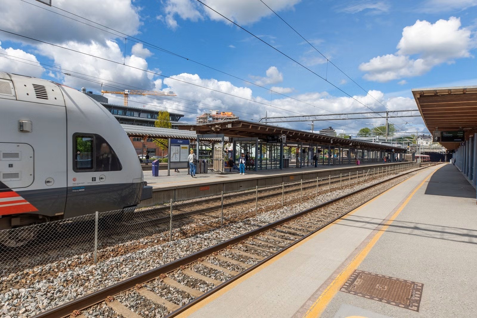 Eiendommen ligger kort fra Asker sentrum og Asker togstasjon. Galleribilde