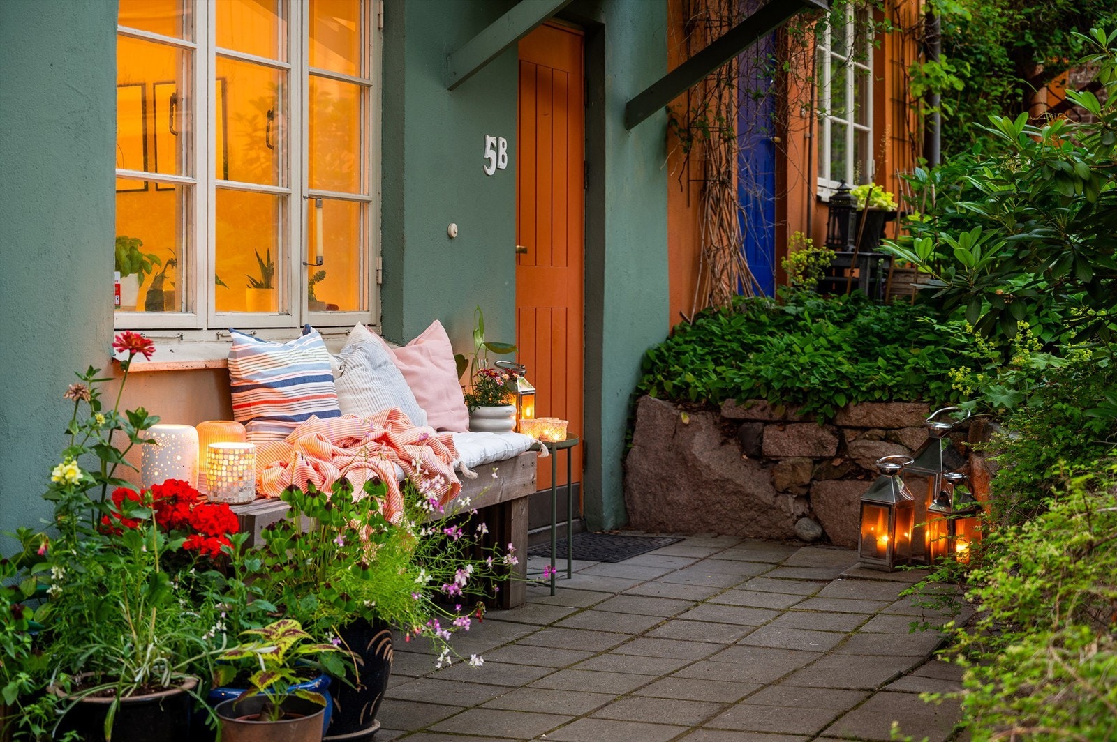 Her er det plass til en sittegruppe for varme sommerkvelder. Galleribilde