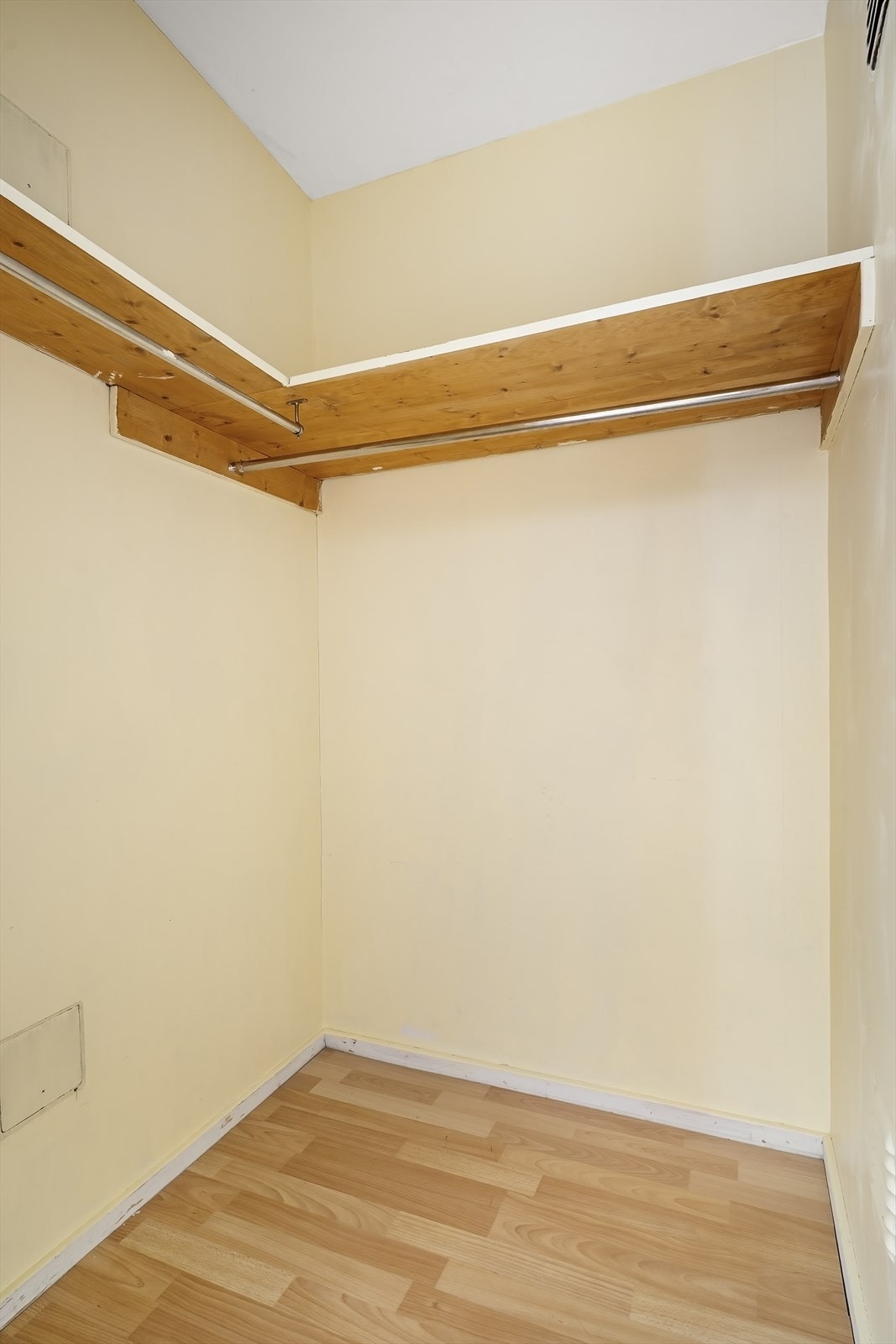 Innvendig bod på ca. 2 kvm. Galleribilde