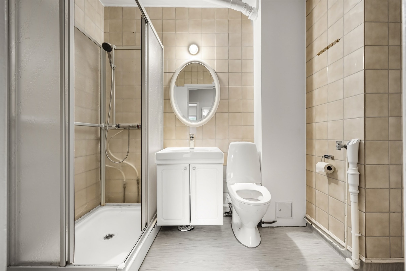 Bad (pusset opp ca. 1985 iht. fullmektig, med sluk fra ukjent årstall). Galleribilde