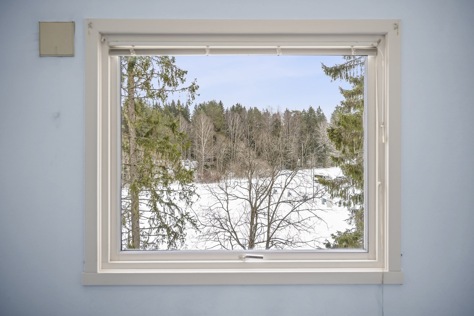 Også fra soverommet ved gangen har du nydelig utsyn mot marka! Galleribilde