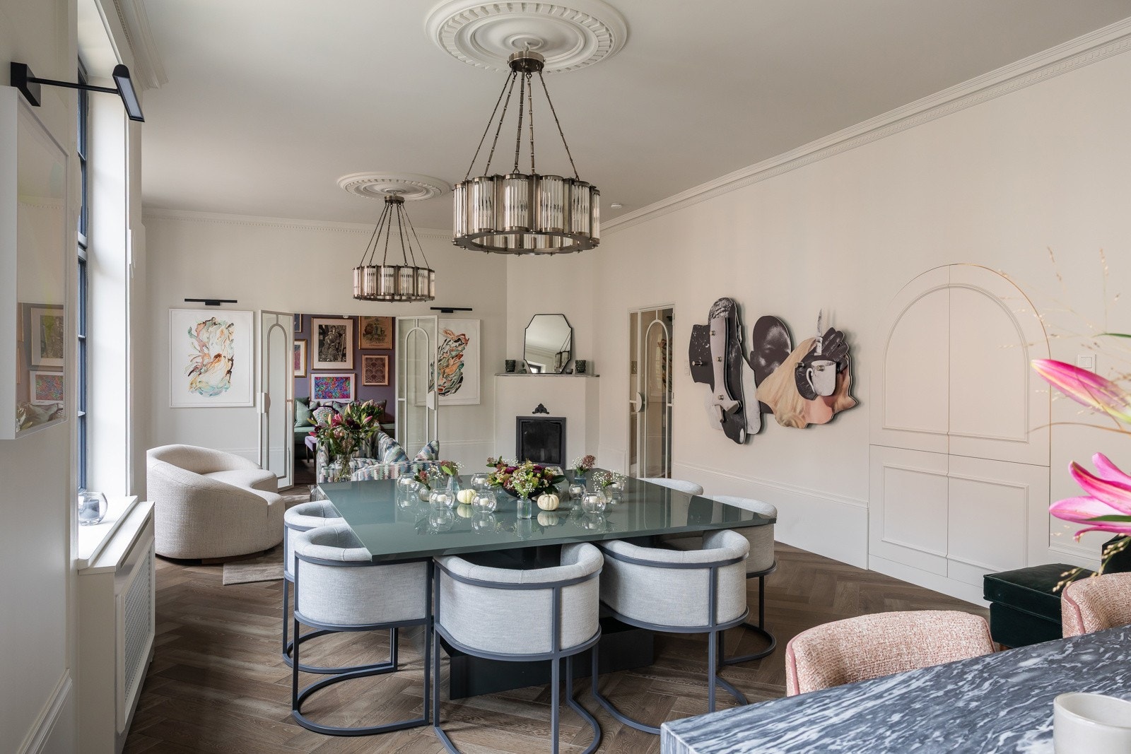 Leiligheten har fiskebensparkett fra "Flotte Gulv". Galleribilde