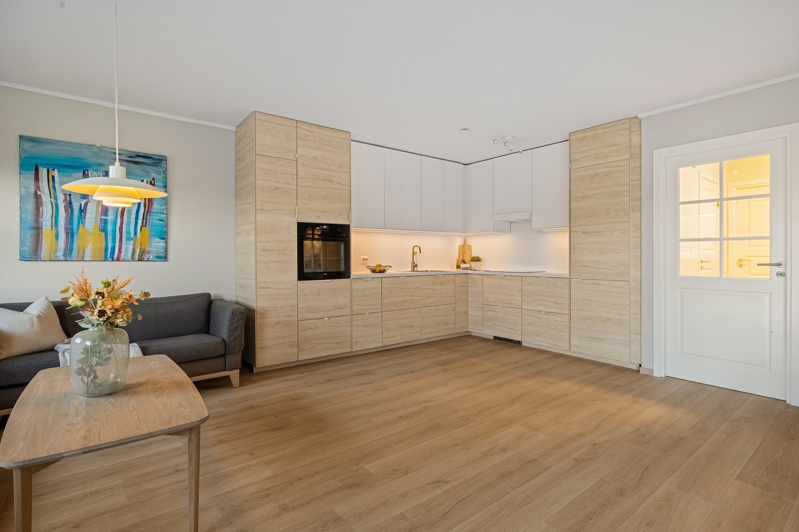 Lyst og moderne kjøkken Galleribilde