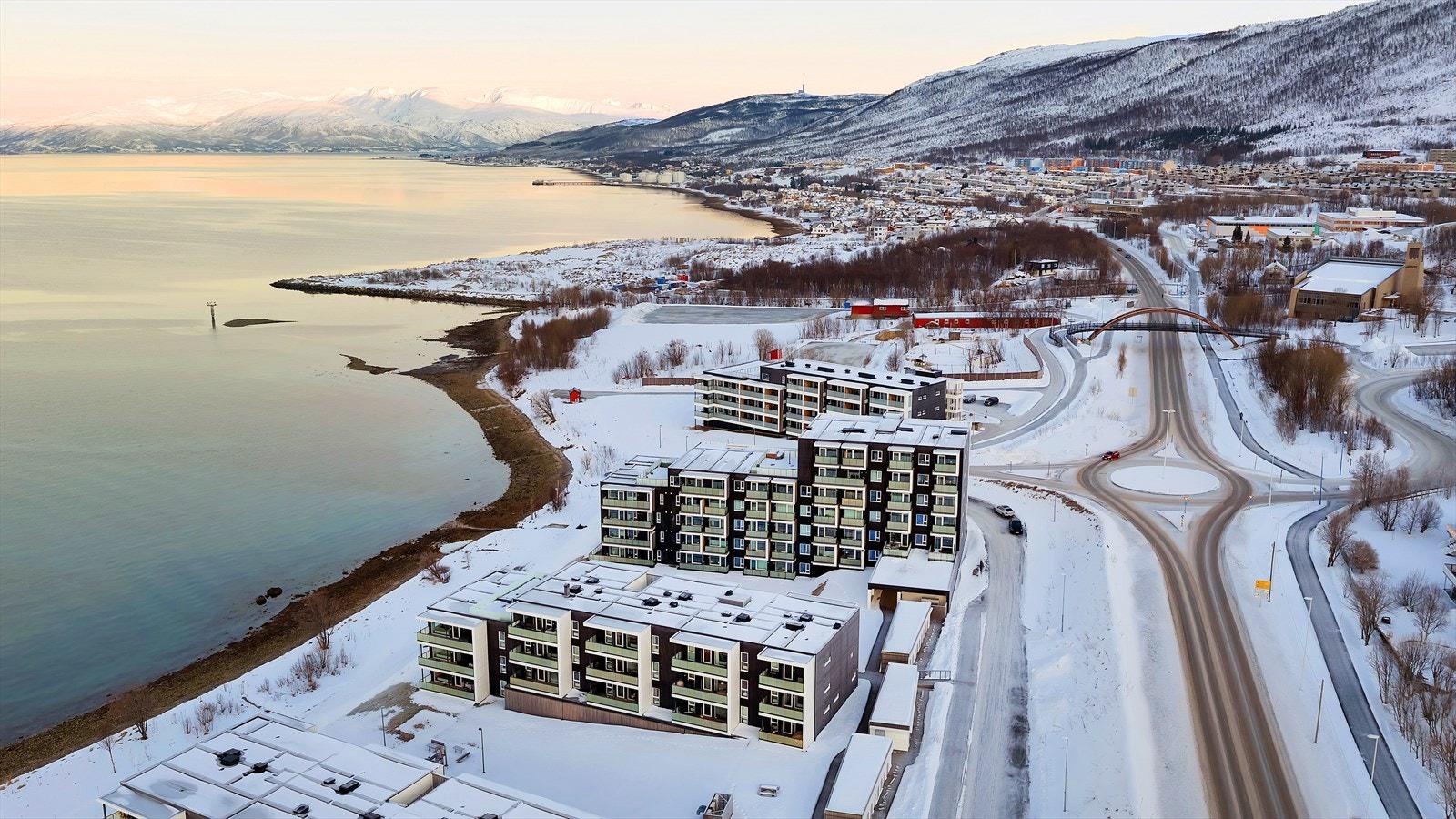 Leiligheten har en flott beliggenhet med kort avstand til barnehage, skole og dagligvarebutikk. Galleribilde