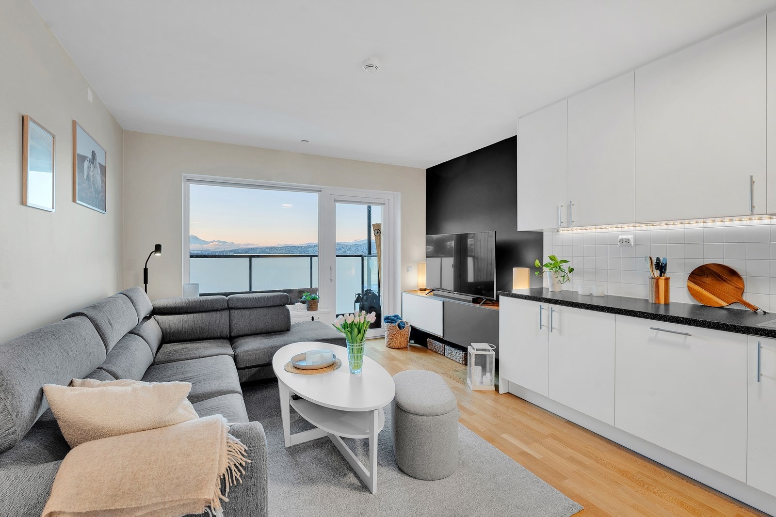 Boligen har vannbåren varme og balansert ventilasjon, som sikrer lavt energiforbruk og det perfekte inneklima året rundt! Galleribilde