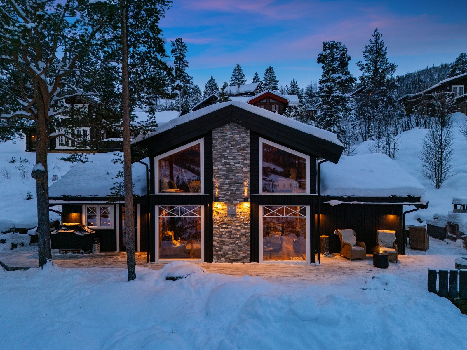 Eiendommen er beliggende i et populært og familievennlig hytteområde som gir ideelle rammer for opplevelser gjennom hele året Galleribilde