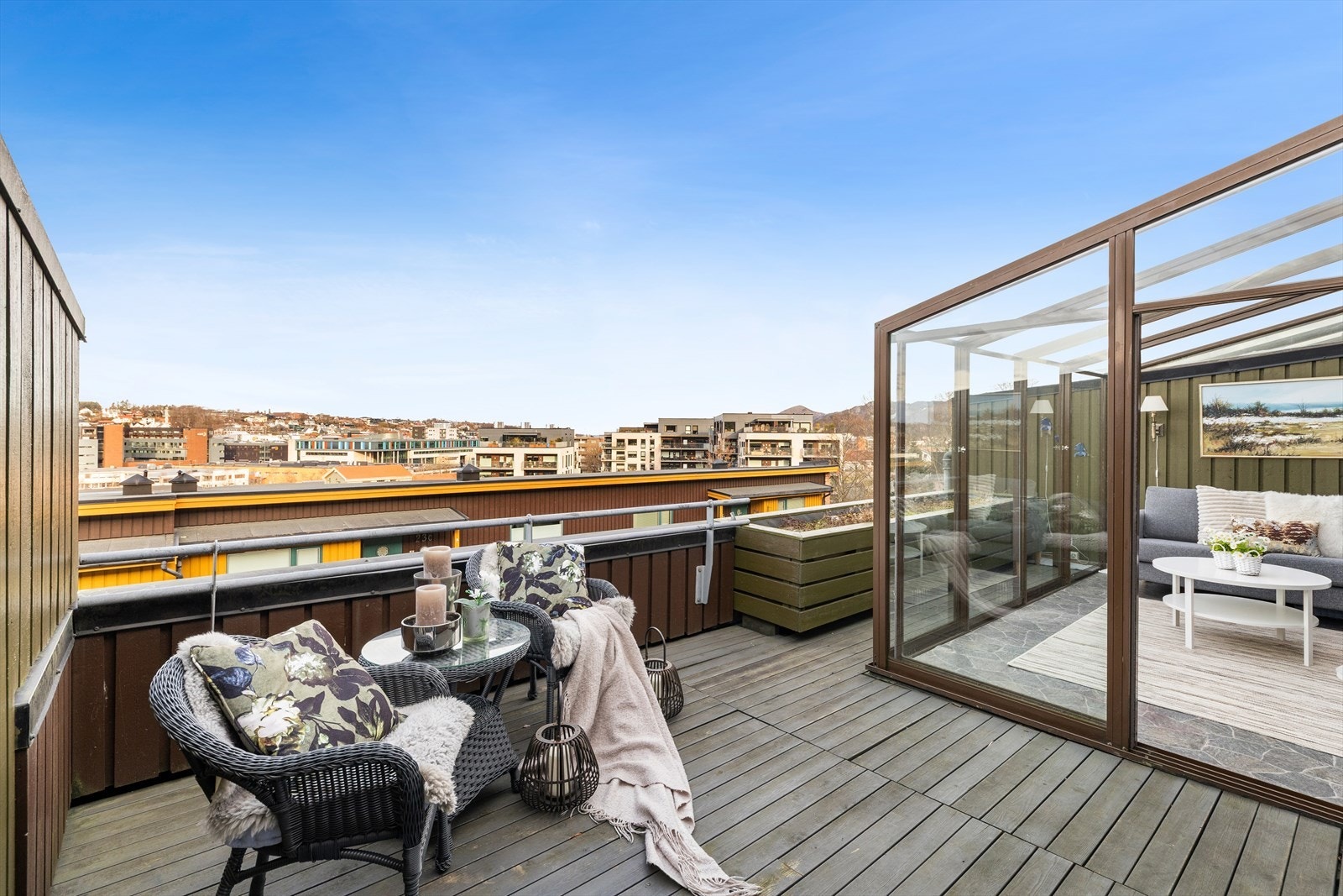 Terrassen ligger nordvest-vendt til og har flott utsikt over Sandnes sentrum! Galleribilde