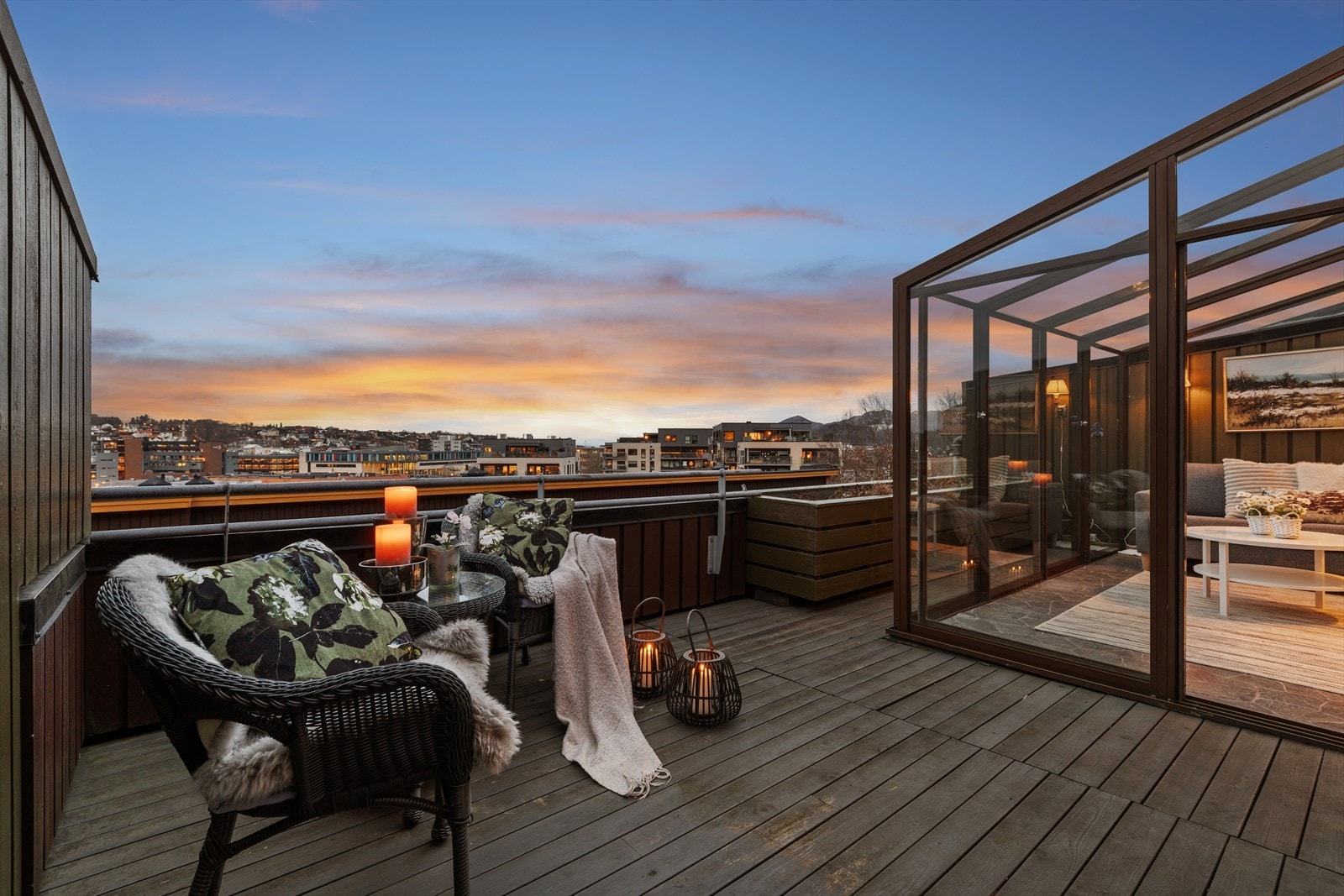 DNB Eiendom har gleden av å presentere Ullendalverket 35B - En lys og trivelig 3-roms terrasseleilighet med sentral og etterspurt beliggenhet i Sandnes. Galleribilde