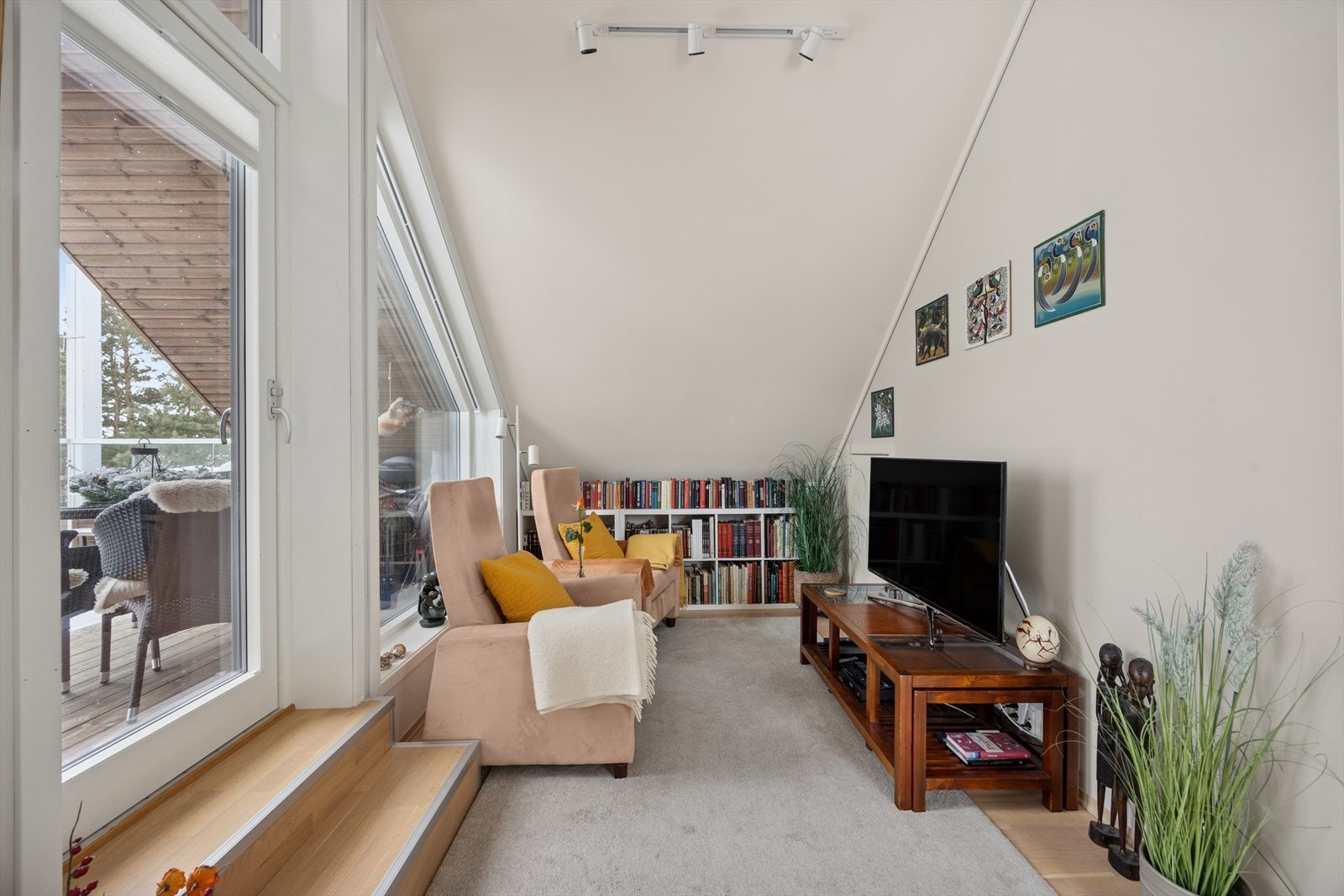 Gjennomtenkt planløsning med fleksible soner som gir flere møbleringsmuligheter etter behov. Galleribilde