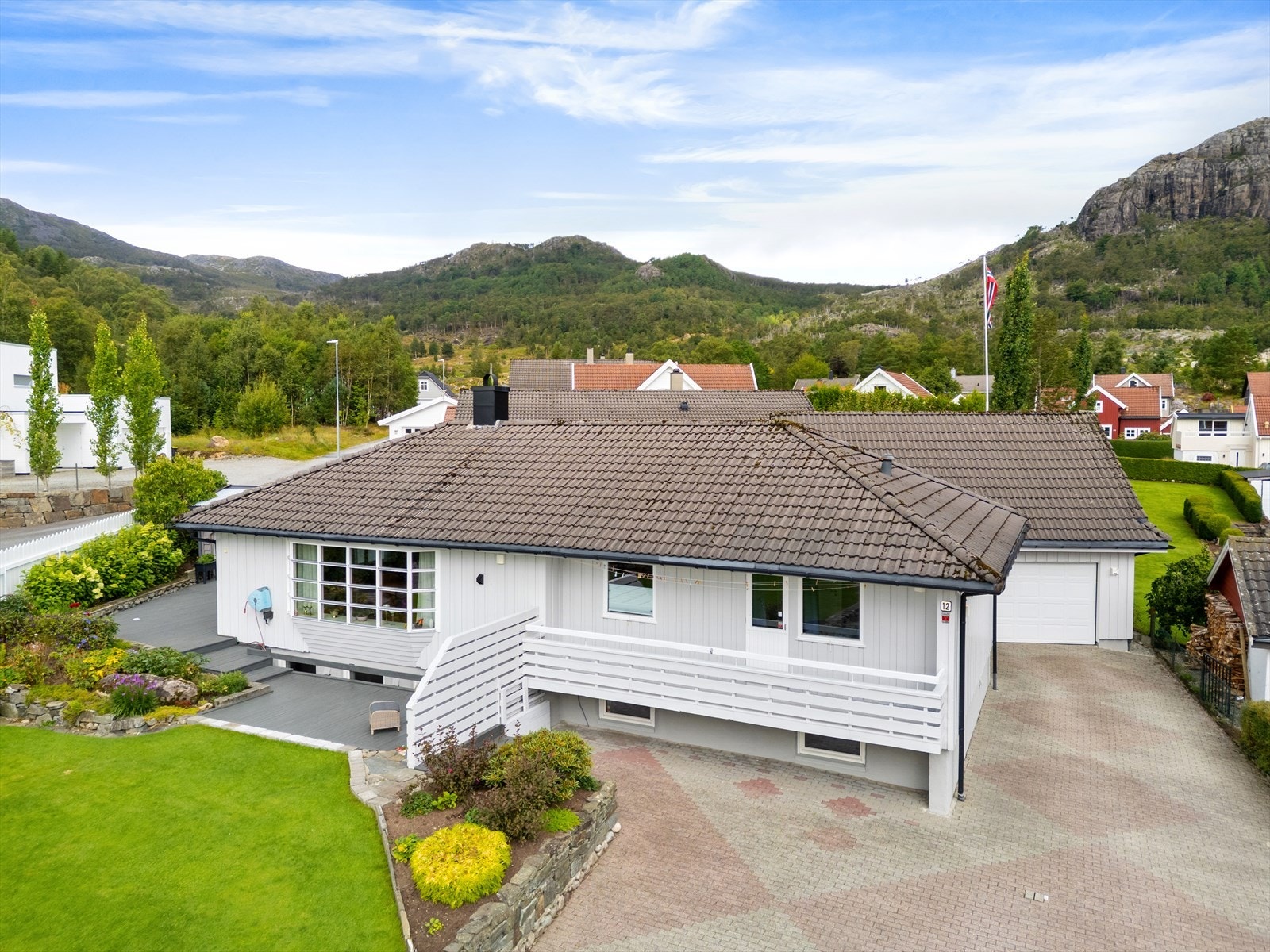 Beliggende i rolig boligfelt på toppen av Oltedal Galleribilde