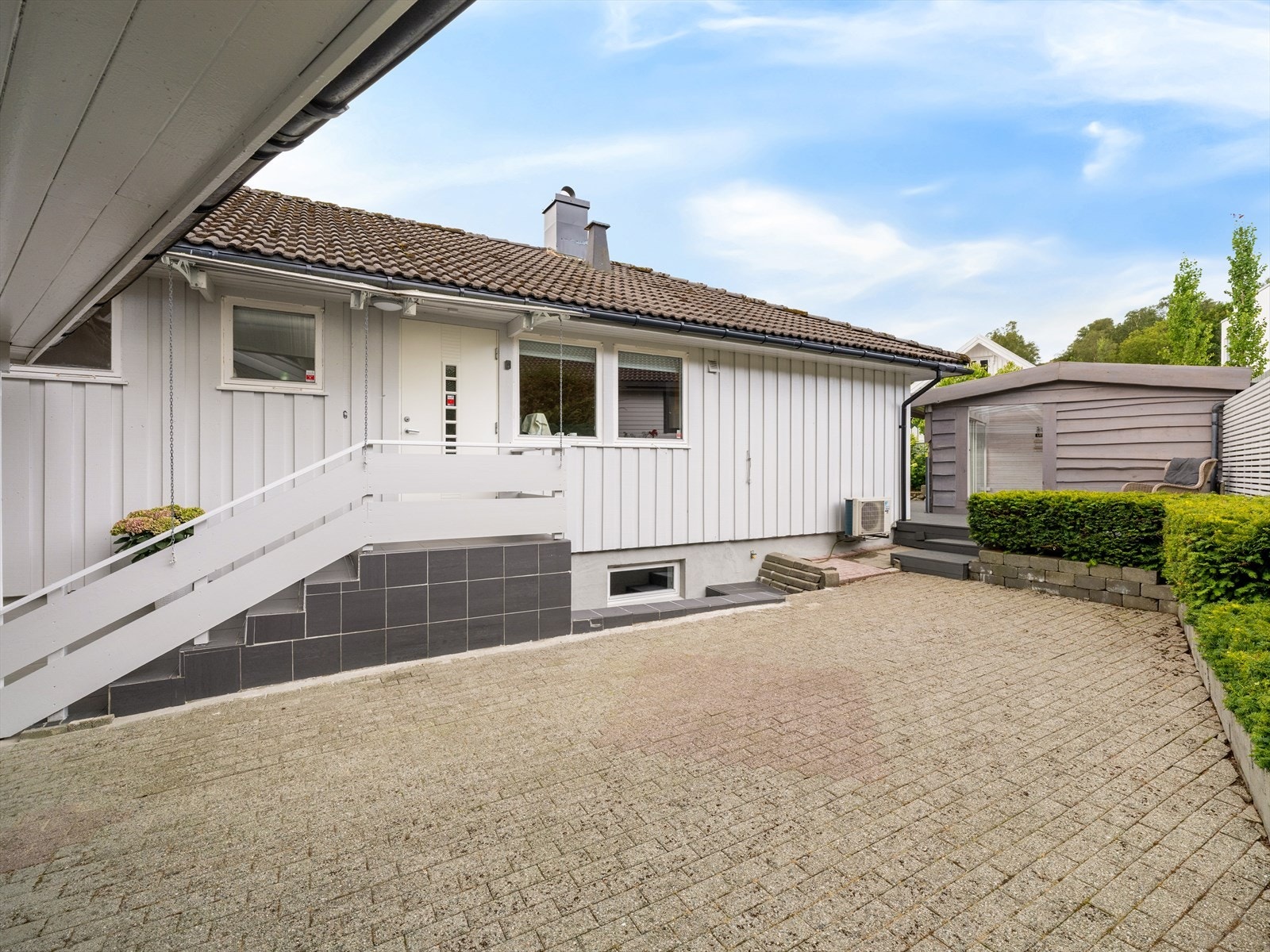 Hele tomta er opparbeidet, her på baksiden av huset Galleribilde