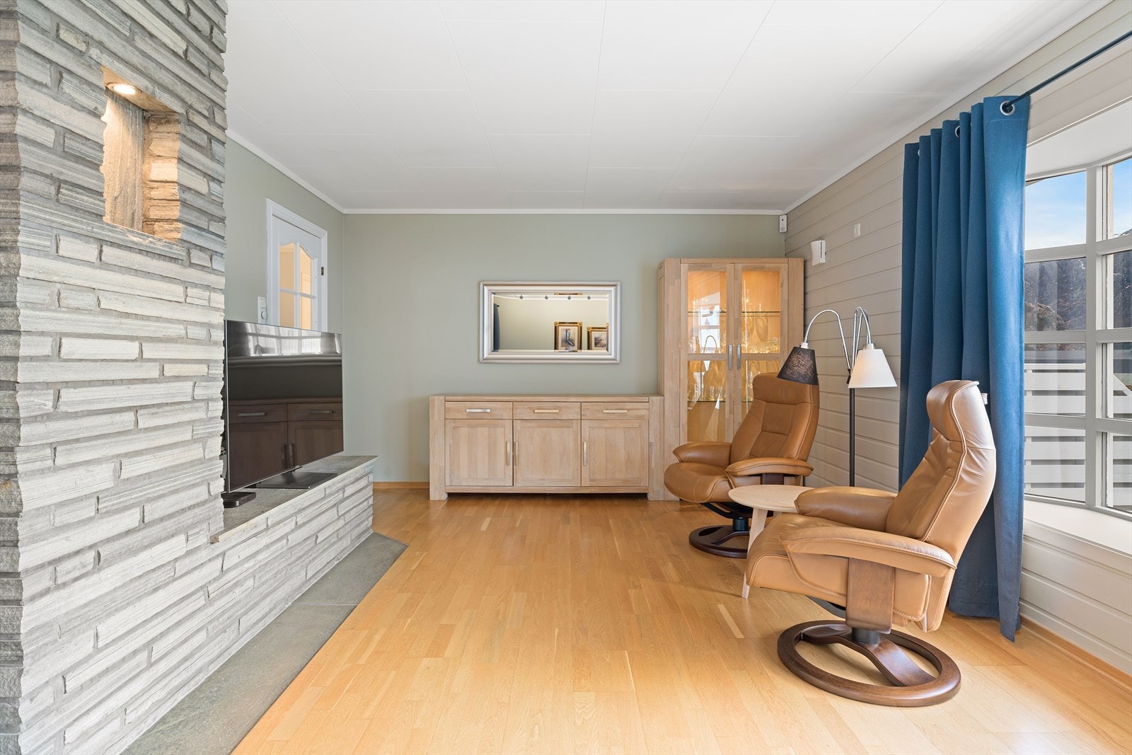 Plass til flere sittegrupper. Galleribilde