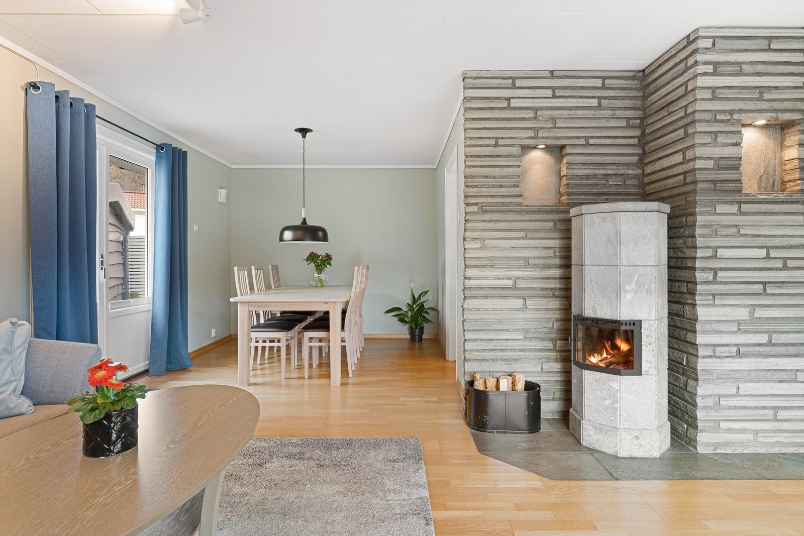 Klebersteinsovn og skifer satt inn i 2005. Galleribilde