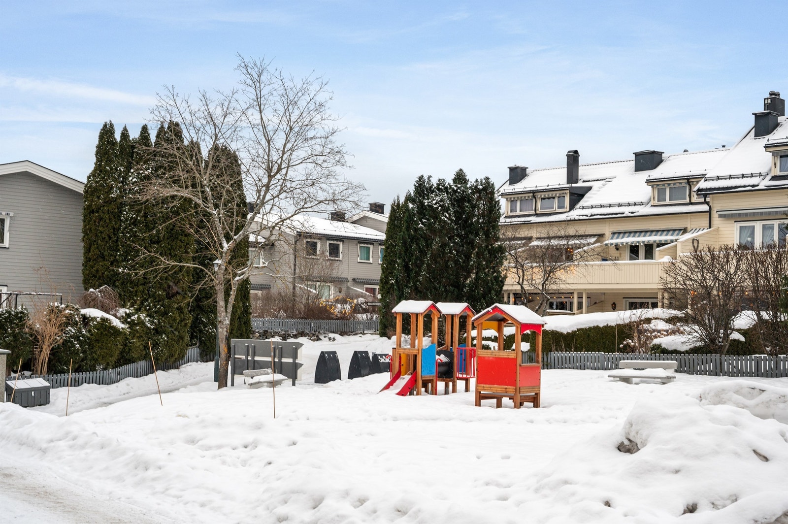 Området er attraktivt og familievennlig, med skoler og barnehager i gangavstand. Galleribilde