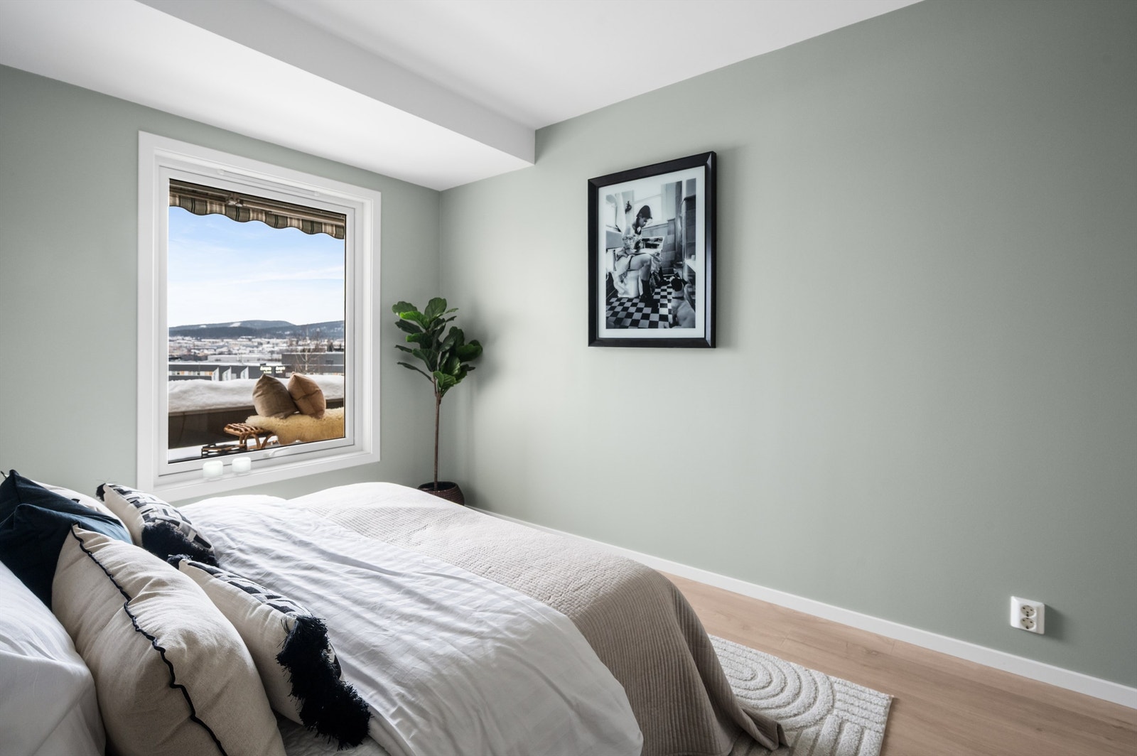 Vinduene i leiligheten har 2-lags glass fra 2007, som bidrar til god isolasjon. Galleribilde