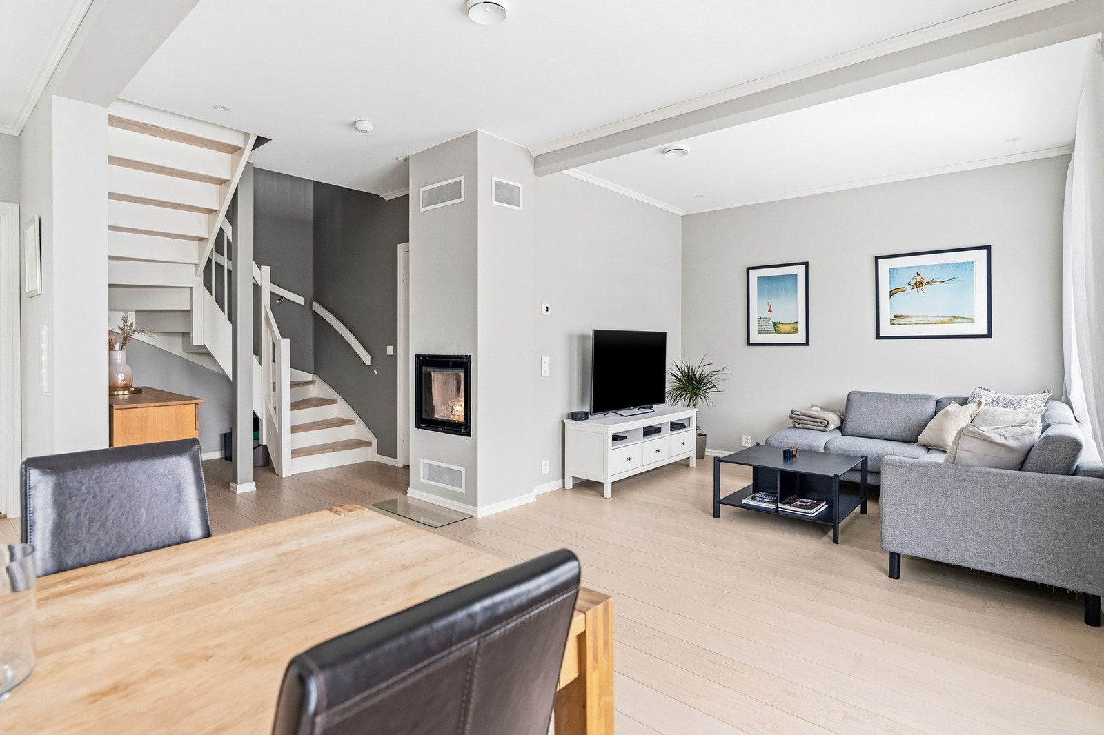 Naturlig soneinndelinger til sofagruppe og spisebord Galleribilde