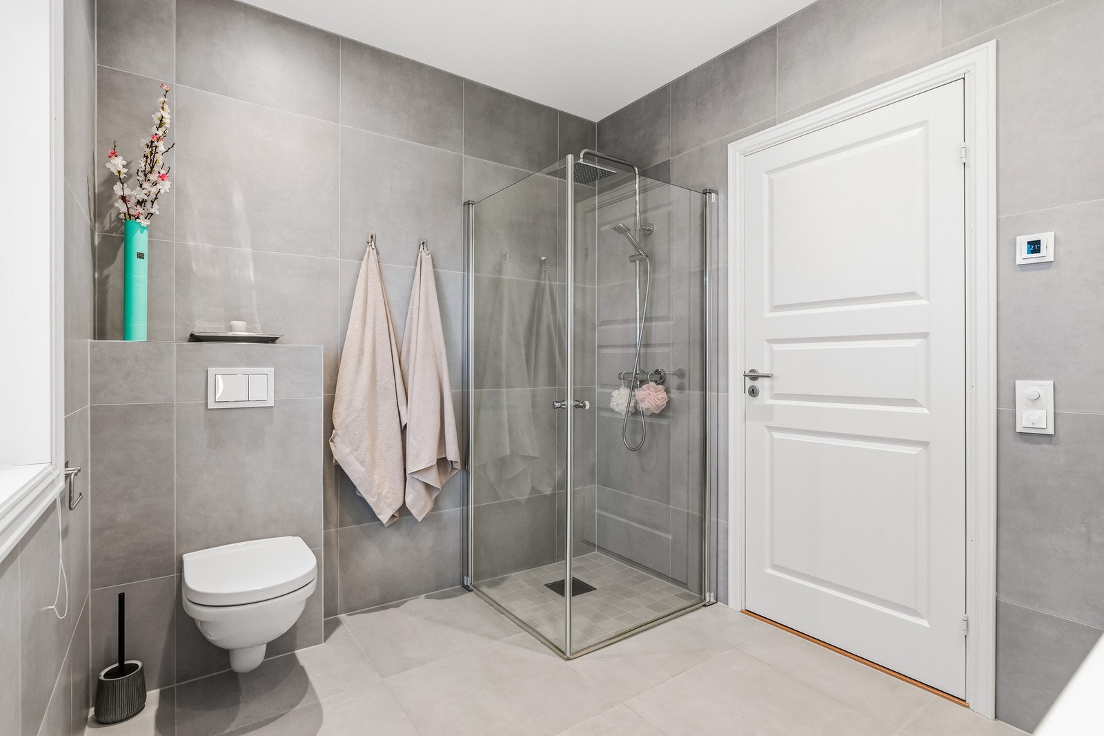 Dusjhjørne med innfellbare dører Galleribilde