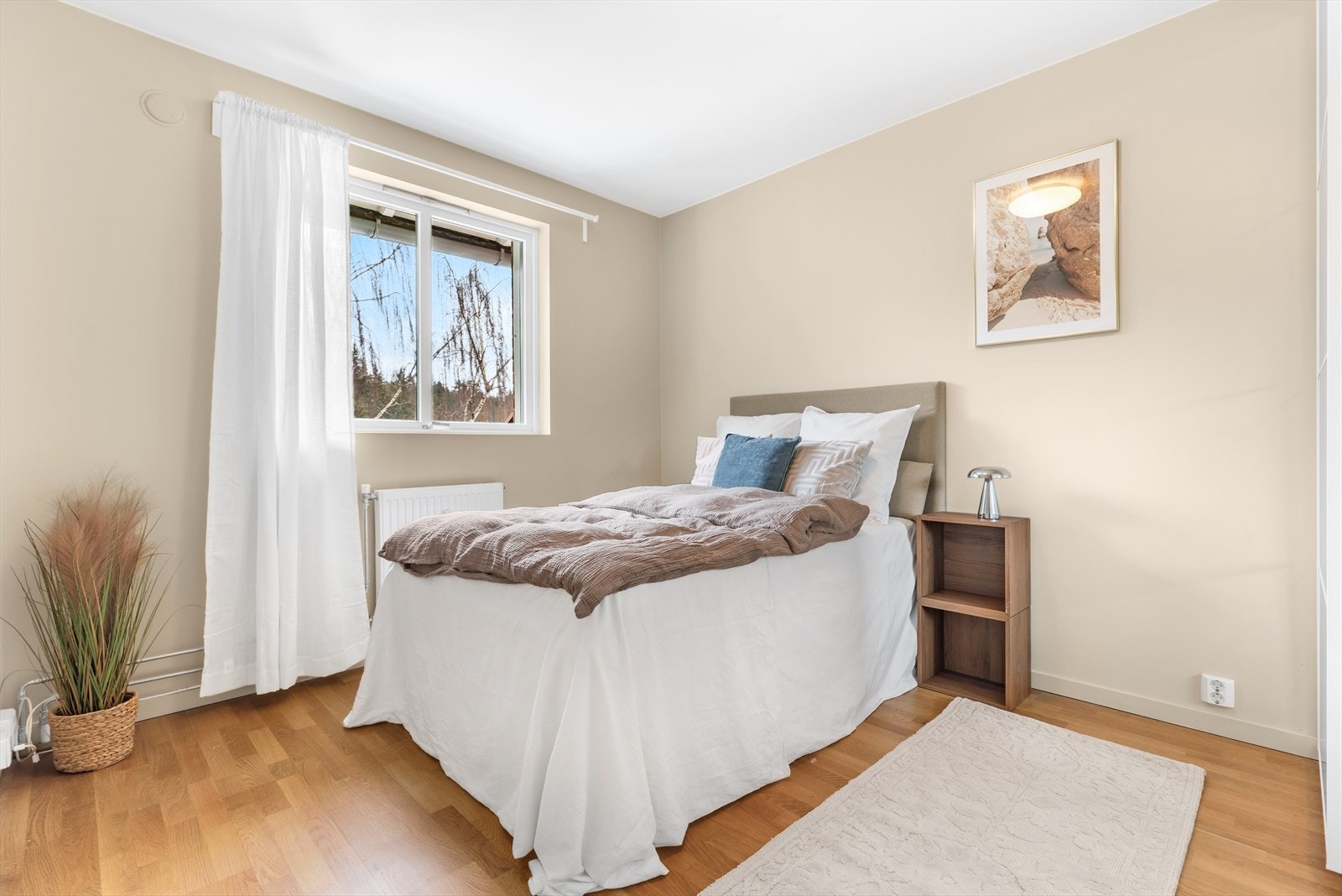 Det andre soverommet passer ypperlig som barnerom, gjesterom eller hjemmekontor. Galleribilde