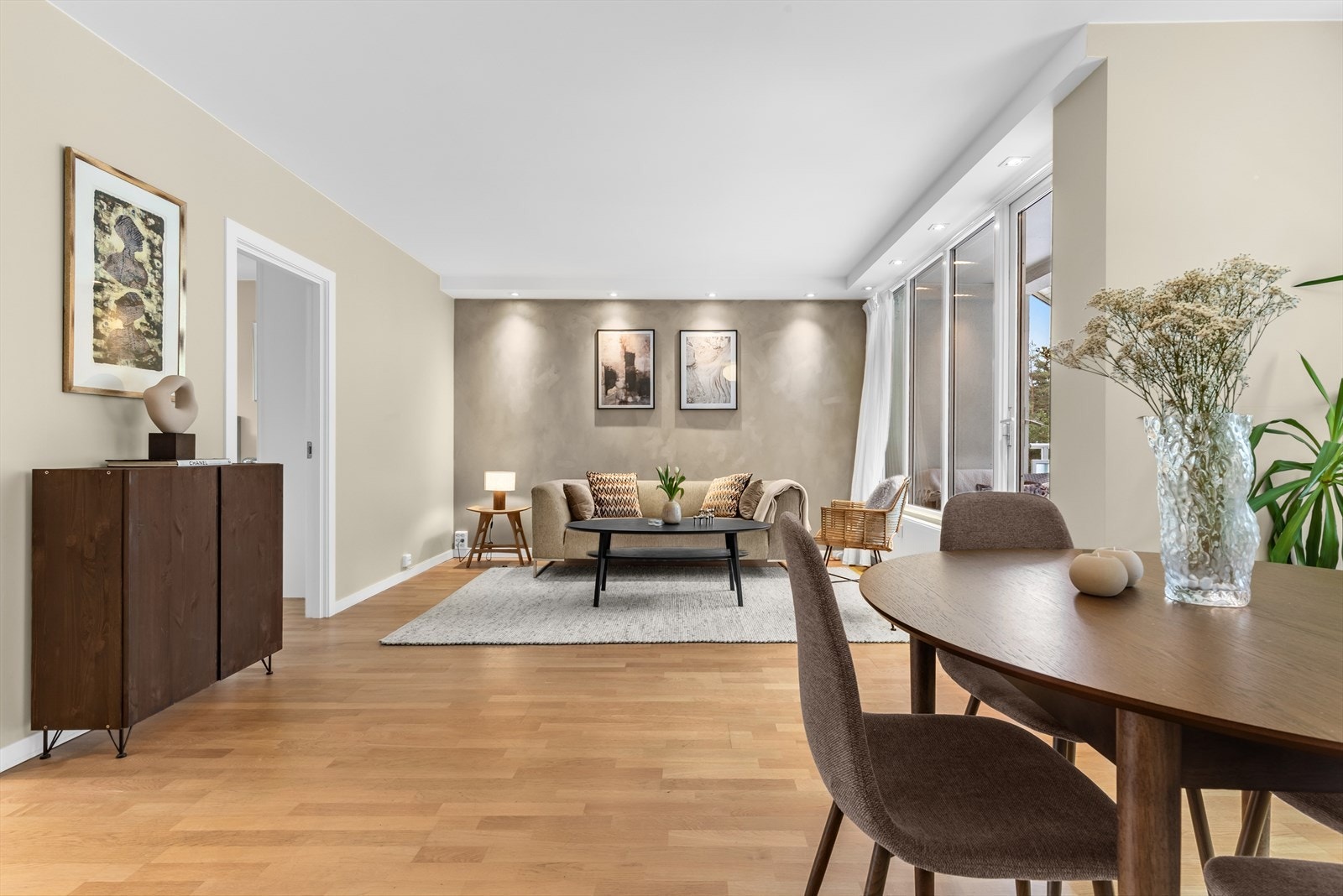 Leiligheten ligger i et rolig og barnevennlig område på toppen av Tonsenhagen. Galleribilde