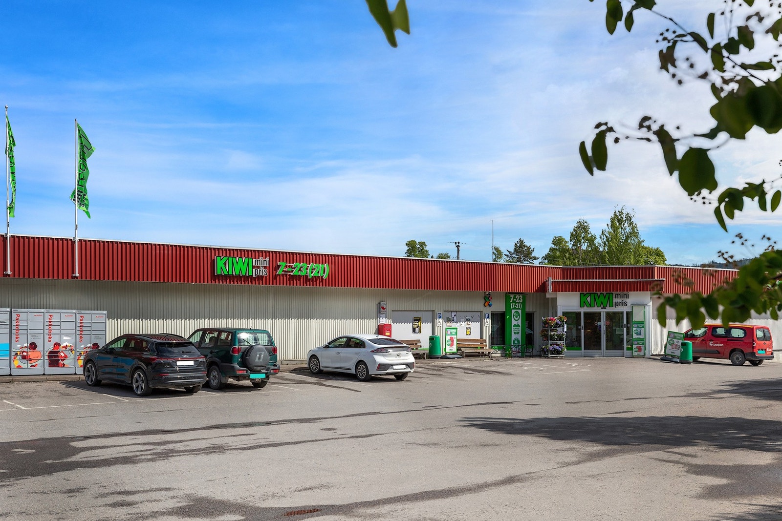 Dagligvarehandelen kan gjøres på Kiwi Lunner. Galleribilde