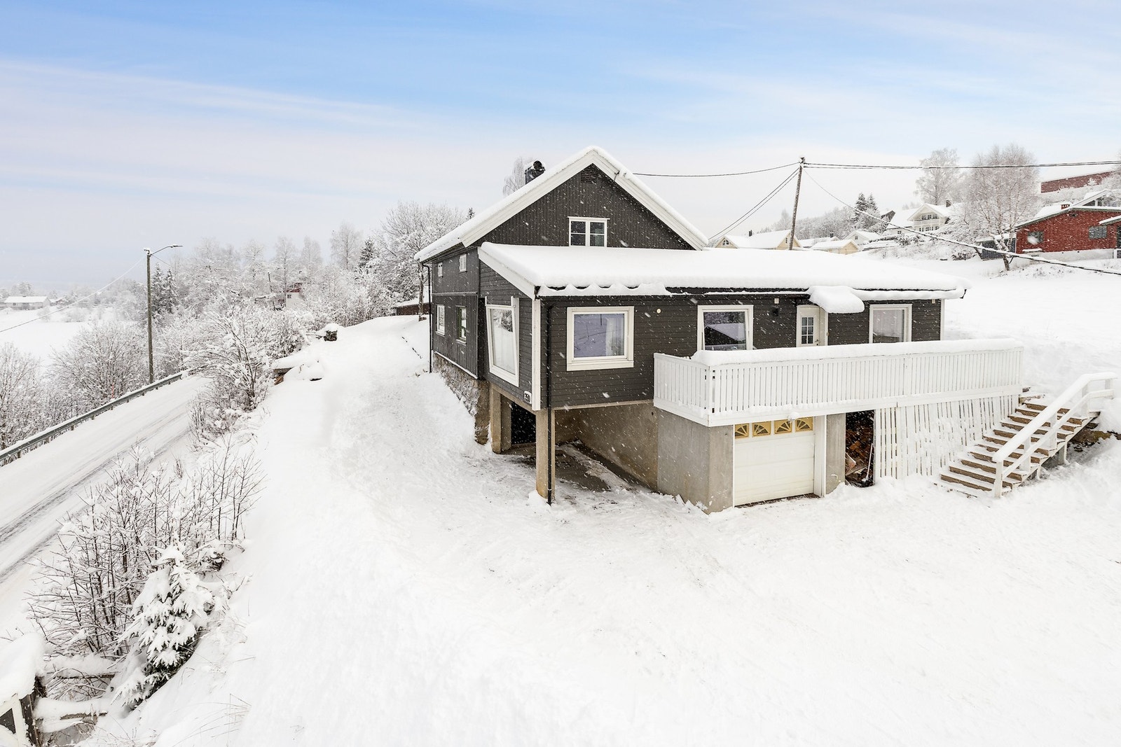 Irja Haarberg v/EIE eiendomsmegling har gleden av å presentere Randsfjordlinna 350! Galleribilde