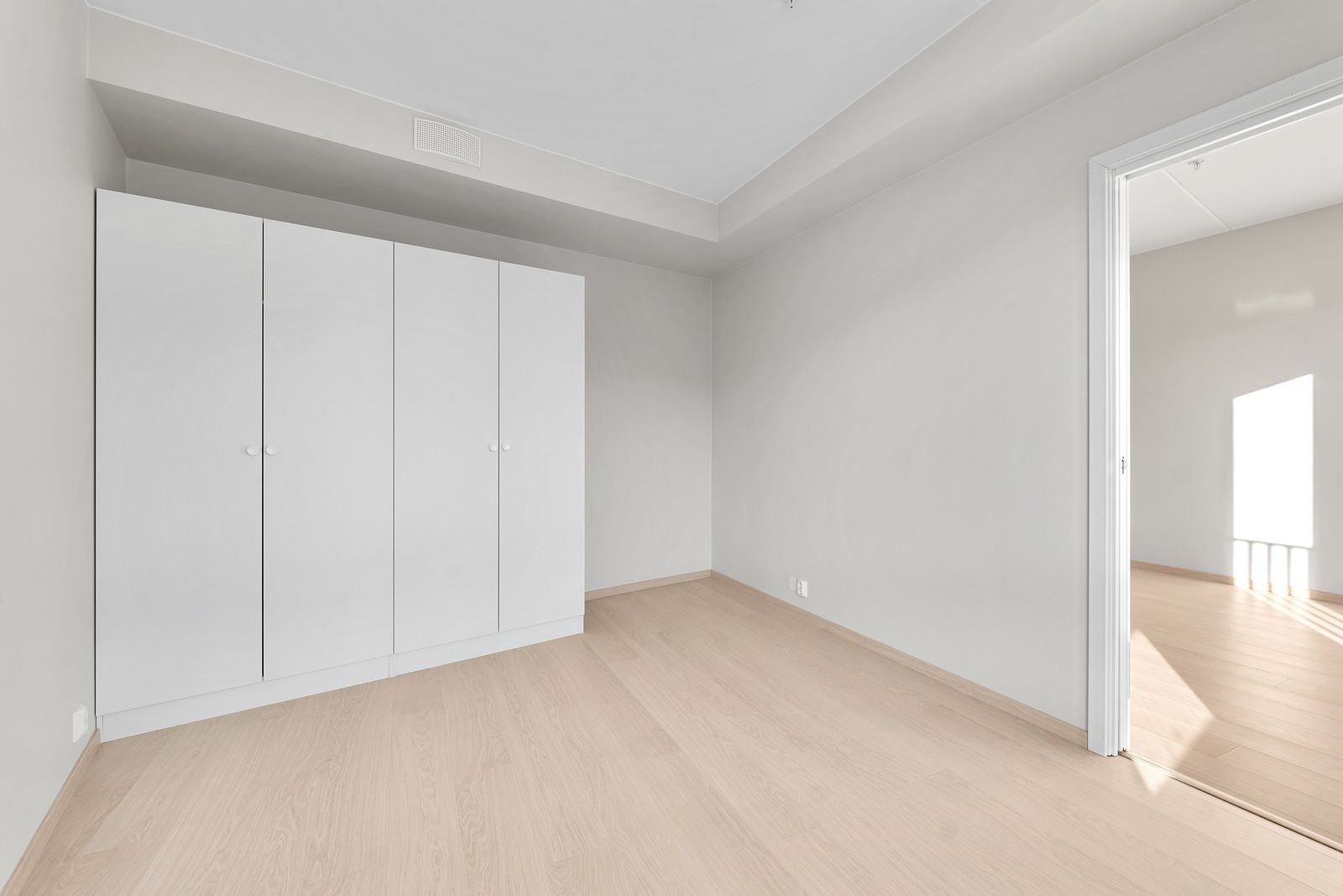 God lagringsplass på soverom Galleribilde