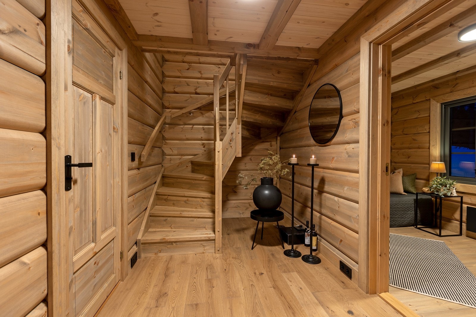 Fra gangen hvor trappen går opp til den største hemsen. Galleribilde