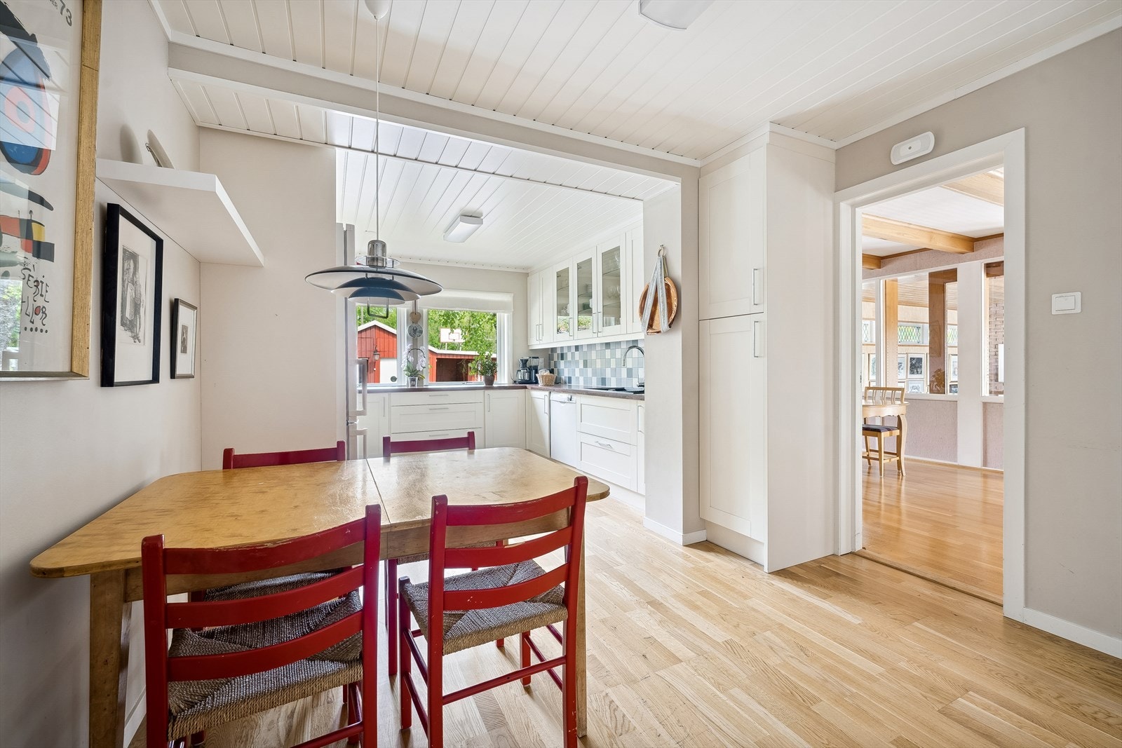 Fin spiseplass på kjøkkenet Galleribilde