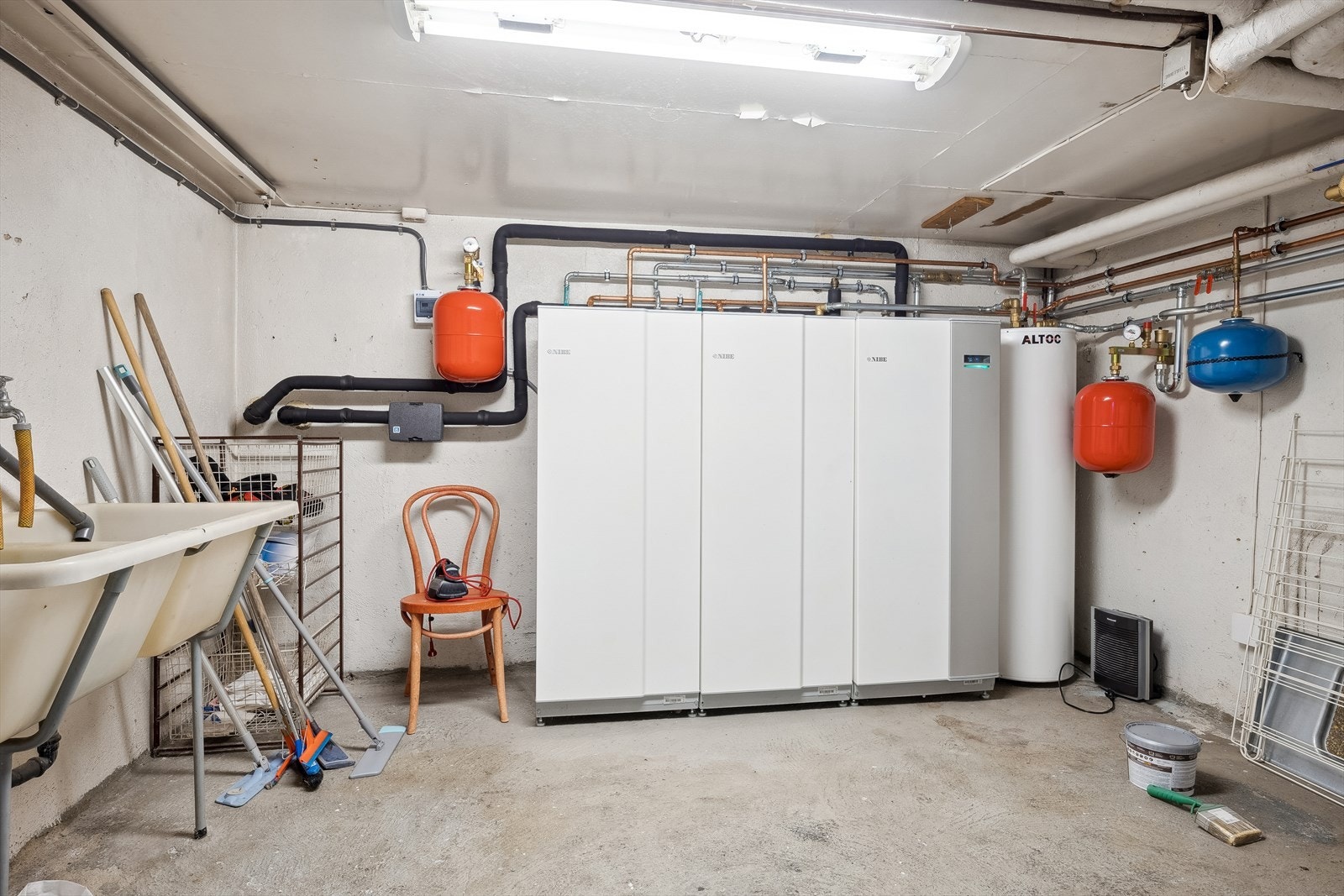 Teknisk rom - nytt jordvarmeanlegg fra 2019 Galleribilde