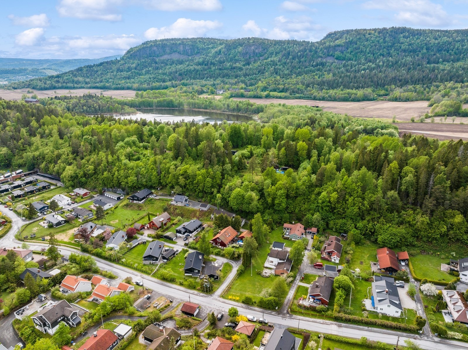 Kort vei til flotte turområder ved Dælivann og Kolsåstoppen Galleribilde