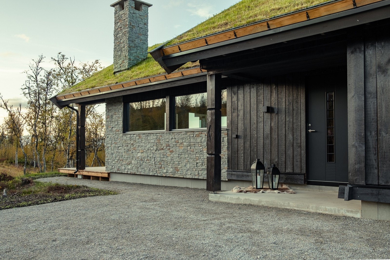 Koselig og overbygget inngangsparti Galleribilde