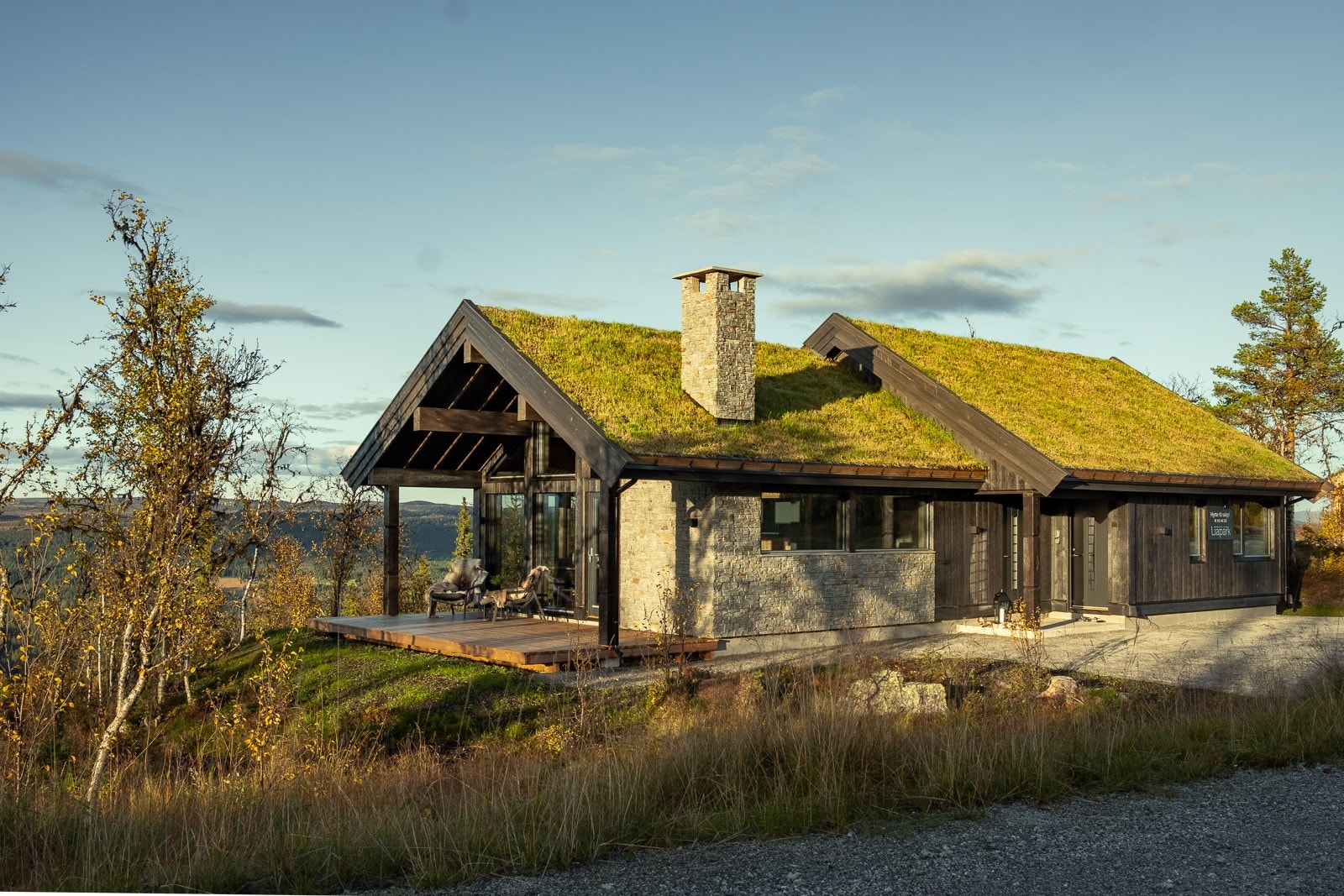 Hytta i solnedgang Galleribilde