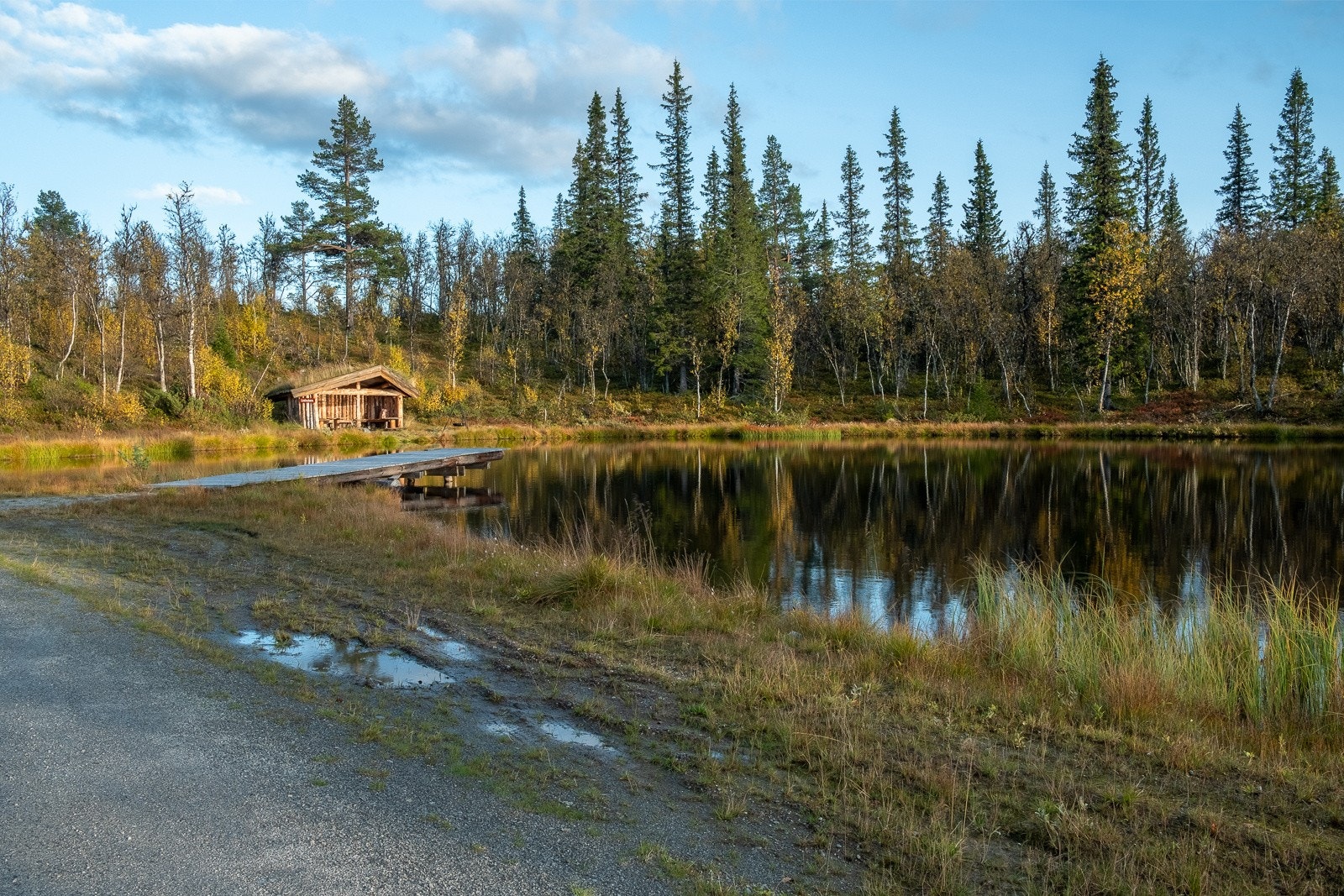 Her er badeplass og gapahuken "Liahuken" - for rekreasjon og sosiale grillkvelder Galleribilde