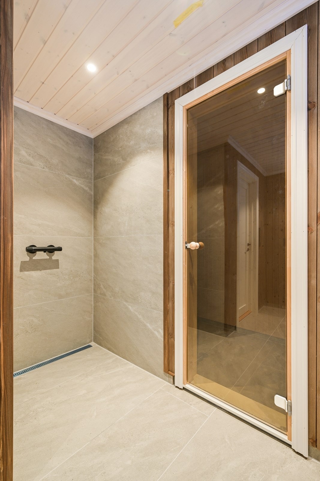 Inngang til badstuen. Badstuen kan om ønskelig leveres med benker og badstuovn Galleribilde