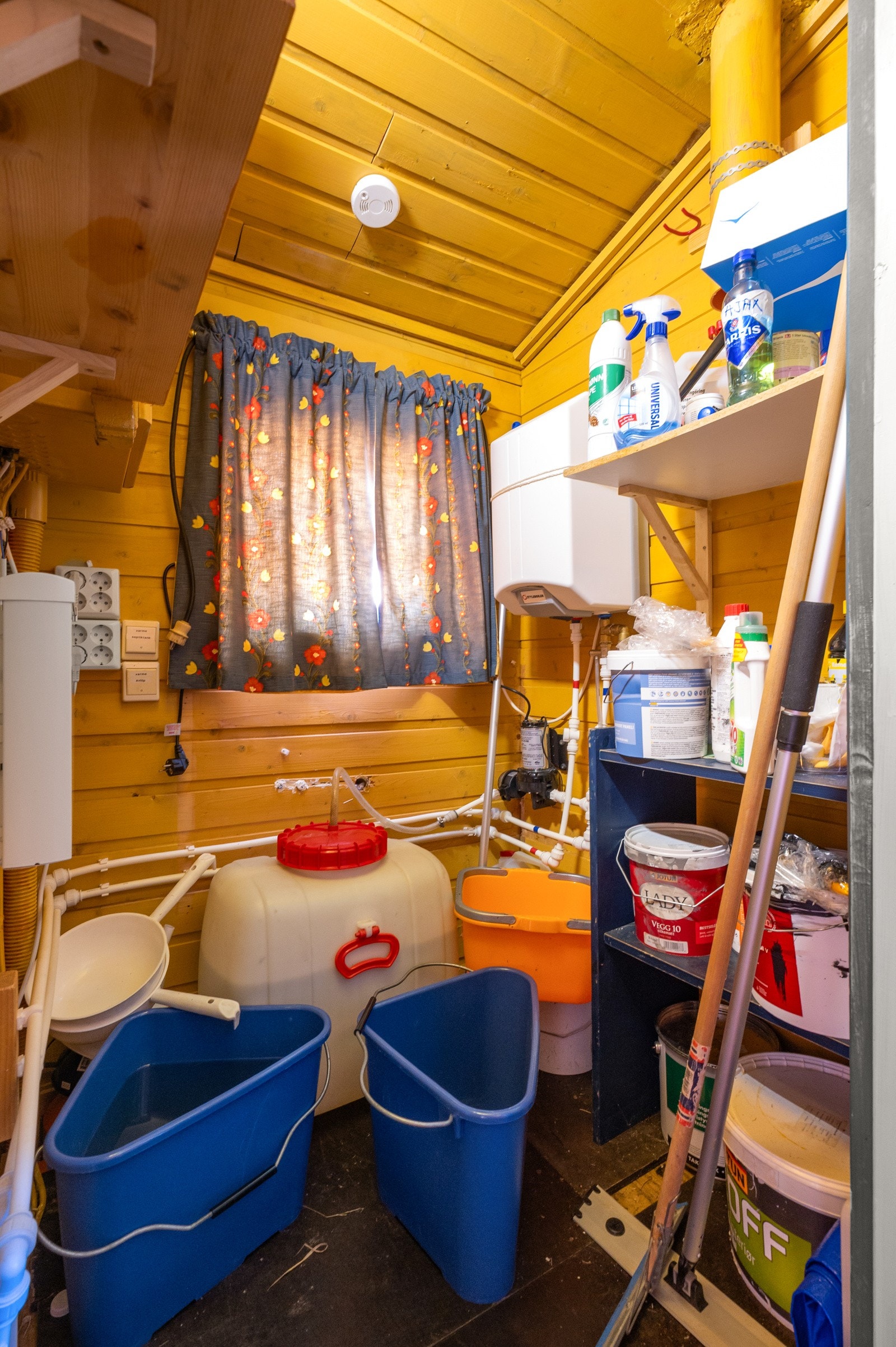 Innvendig bod. Galleribilde