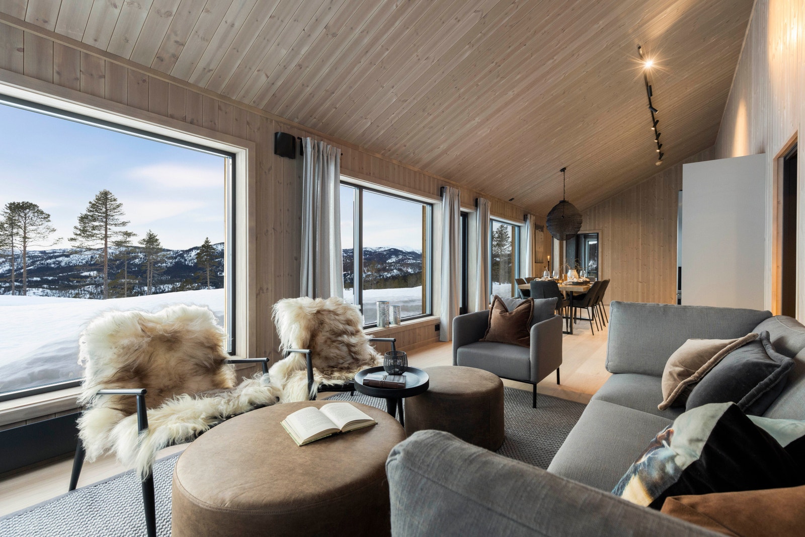 Interiørbilde fra vår tidligere visningshytte på Turufjell. Galleribilde