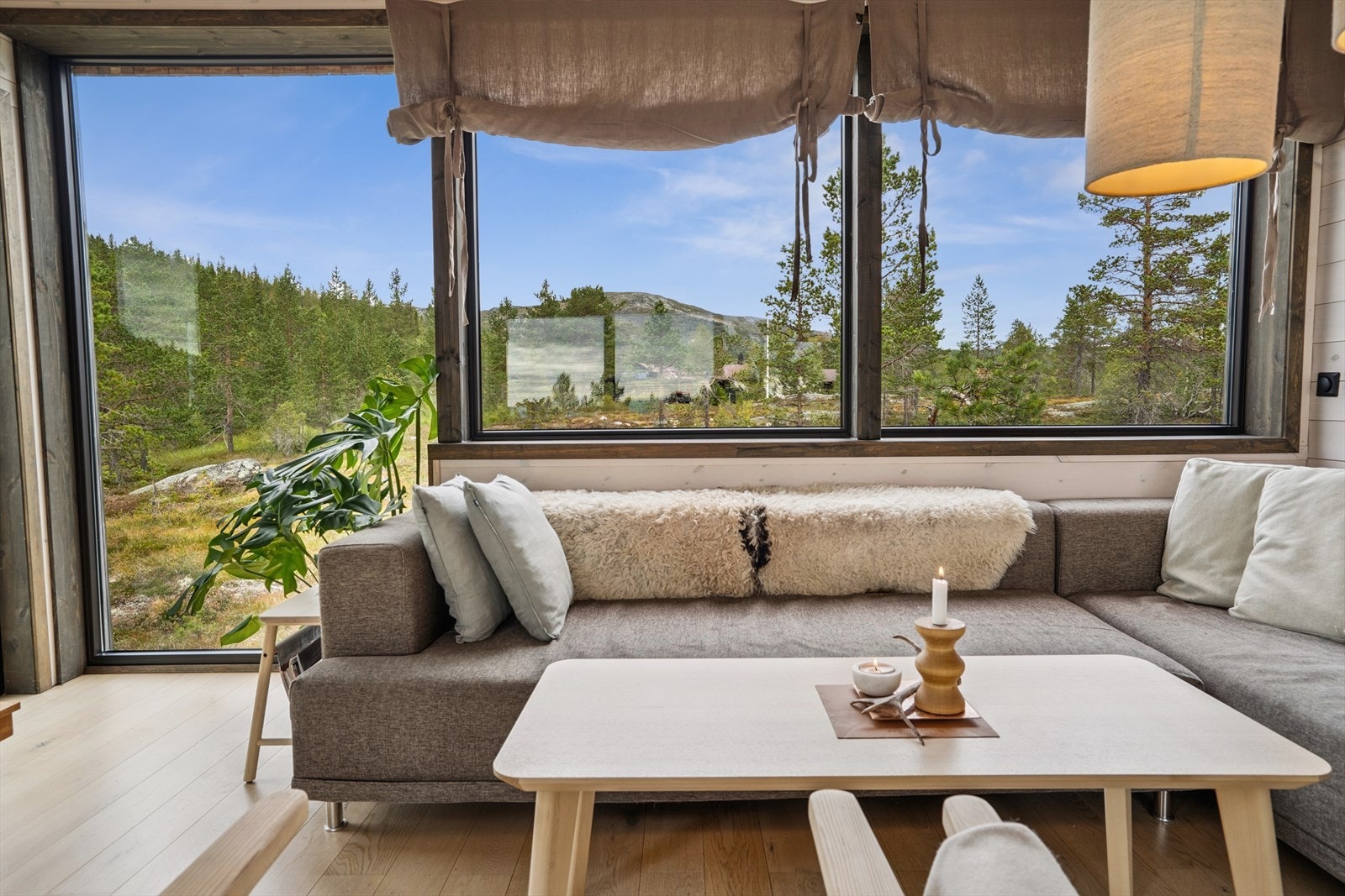 Utsynet fra salongen nordover mot Nordstul Galleribilde